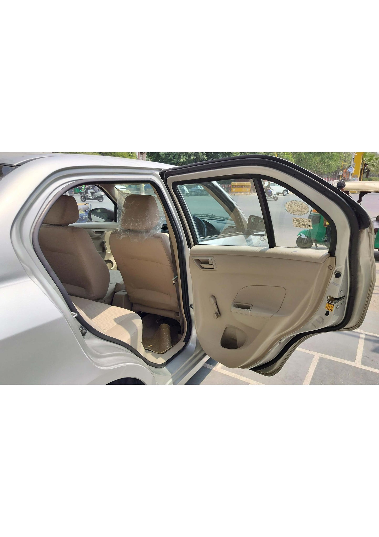 33,000 KMS DZIRE LXI PETROL (2013)