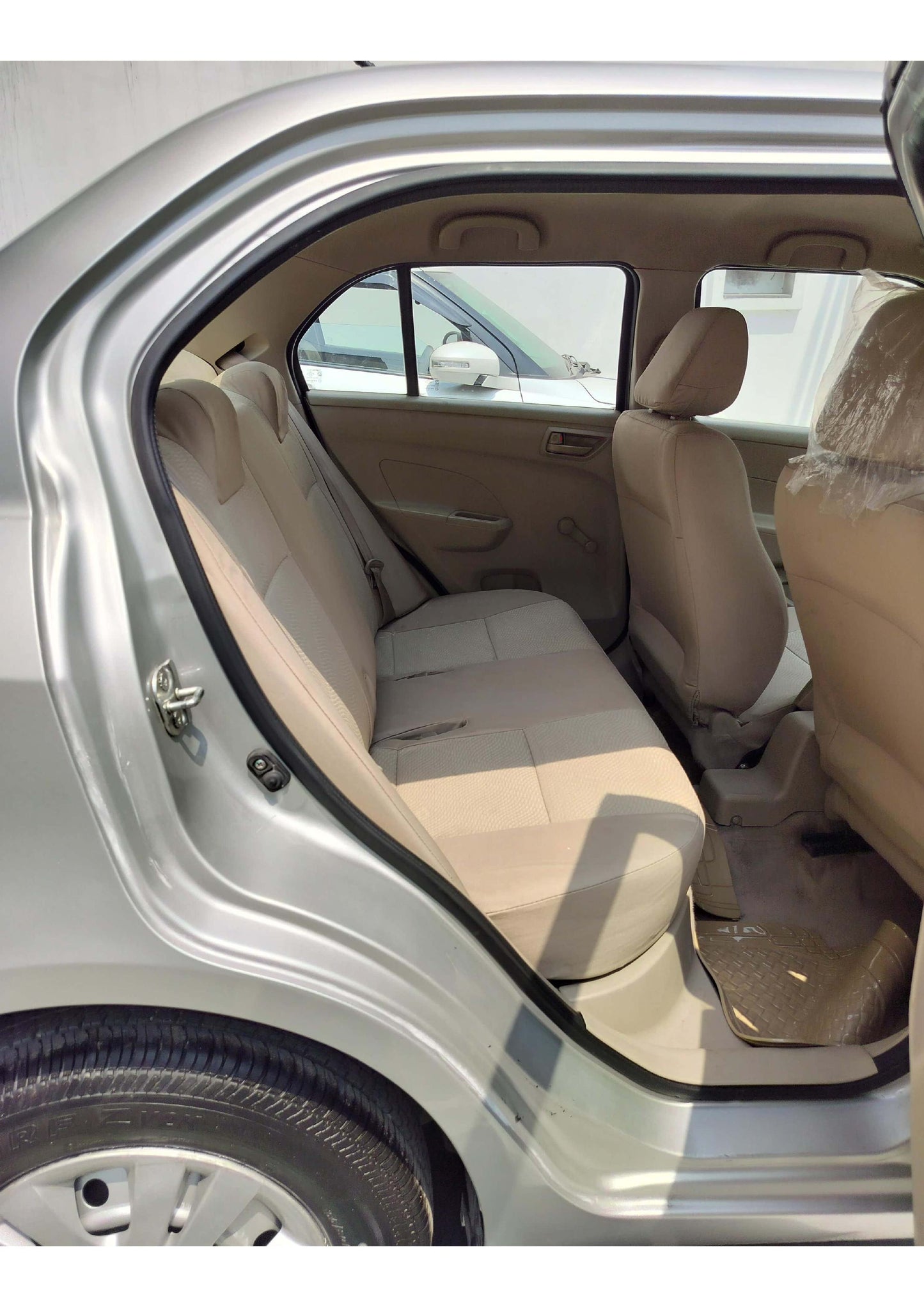 33,000 KMS DZIRE LXI PETROL (2013)