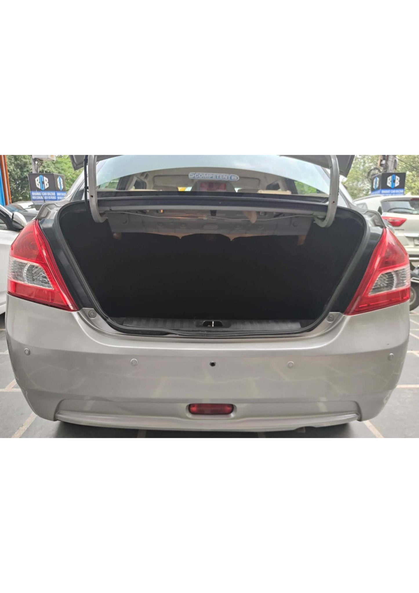 20,000 KMS MARUTI DZIRE VXI PETROL (2014)