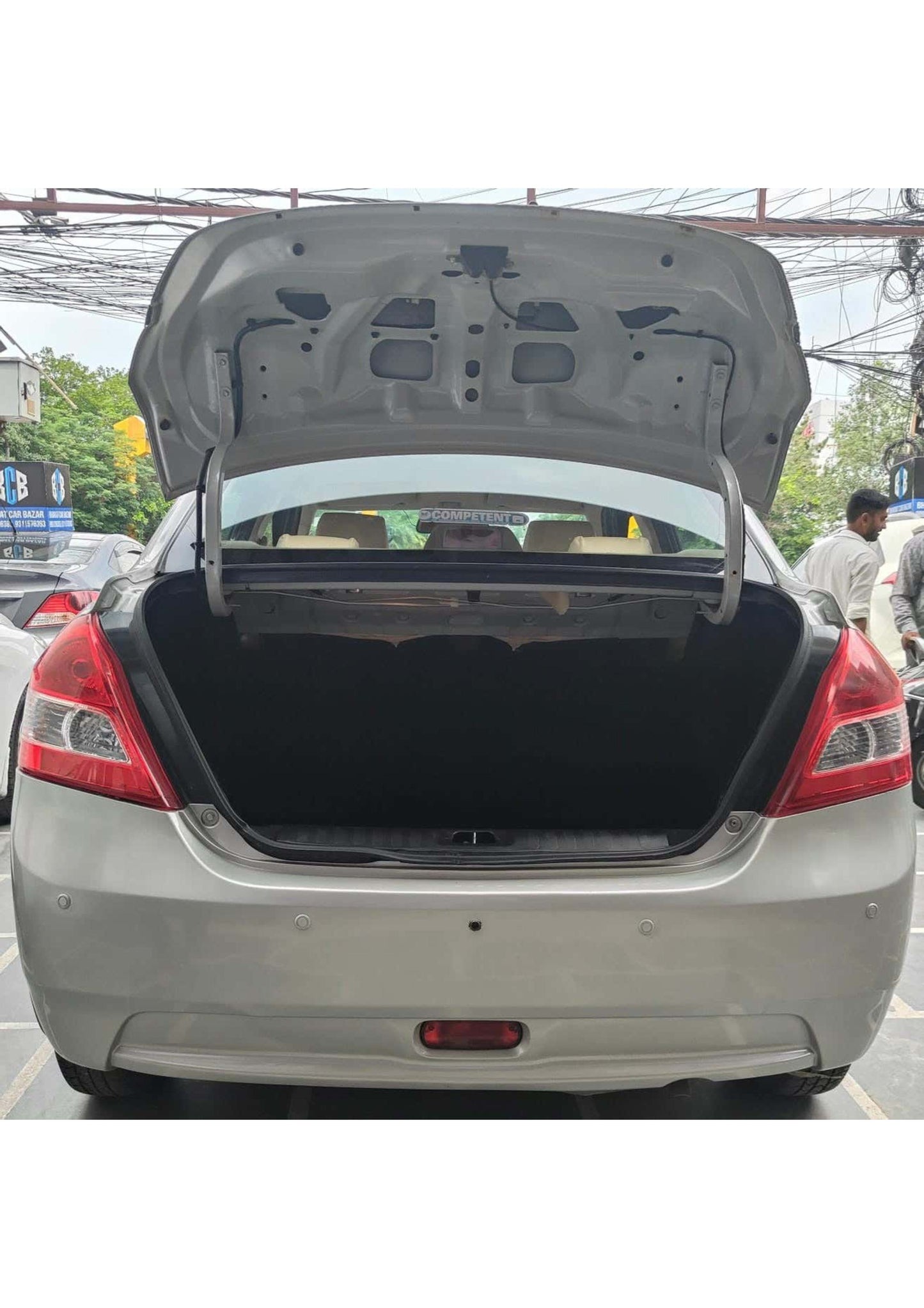 20,000 KMS MARUTI DZIRE VXI PETROL (2014)