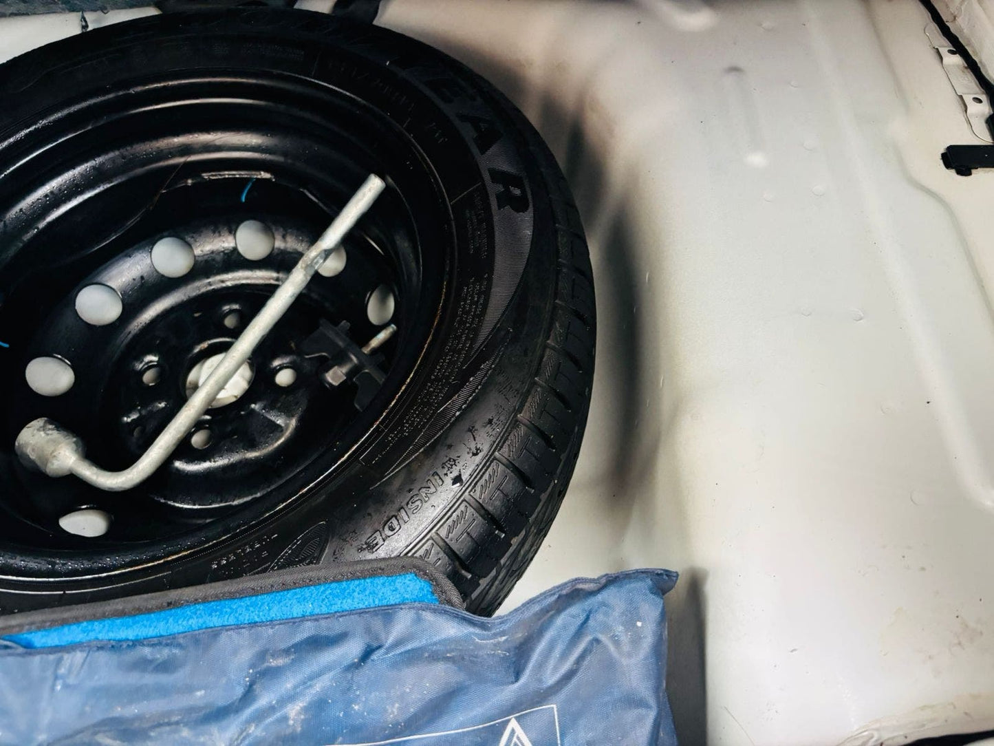 17,000 KMS HYUNDAI EON MAGNA+ PETROL (2016)