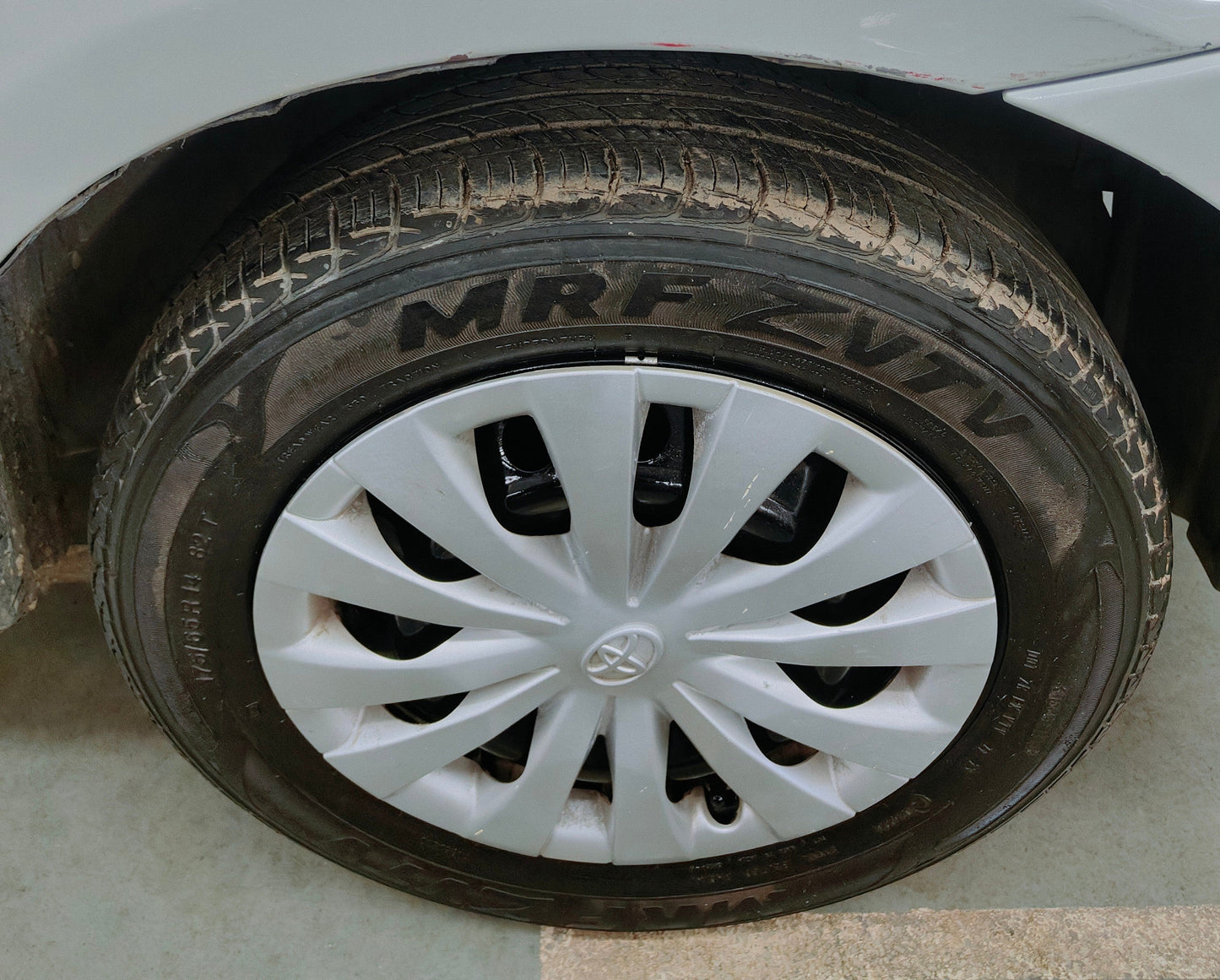 24,000 KMS TOYOTA ETIOS LIVA 1.2 J PETROL (2013)