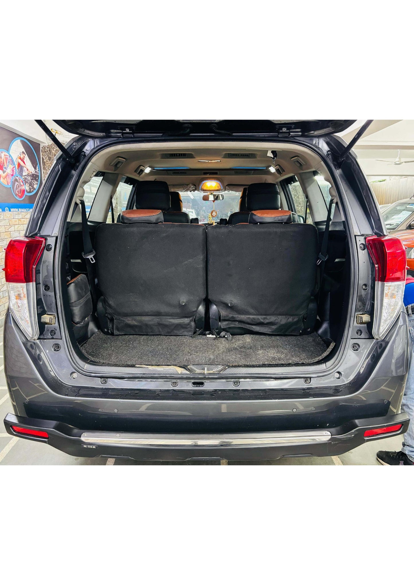 TOYOTA INNOVA CRYSTA V 2.4 MT DIESEL (2022)