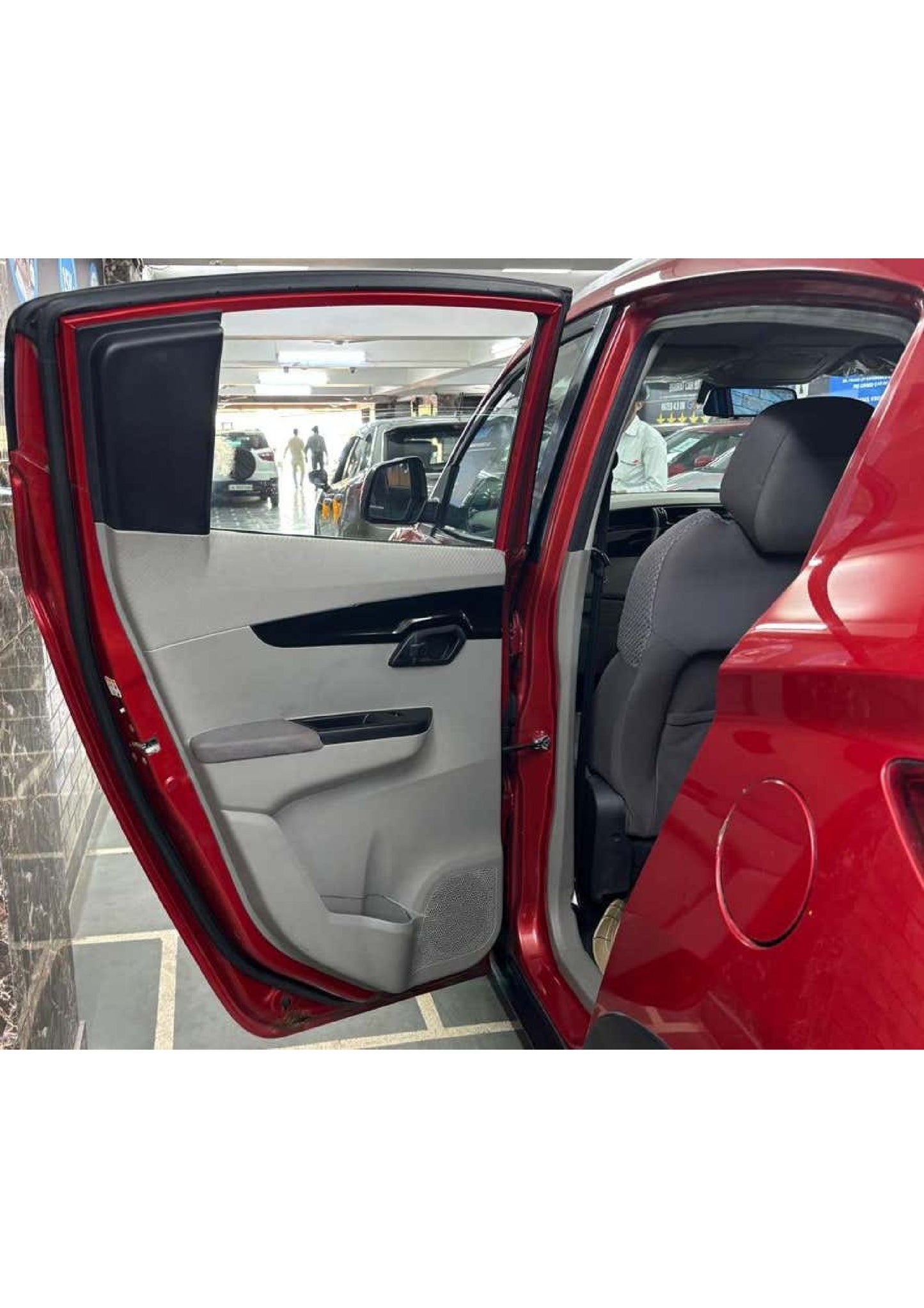 25,000 KMS MAHINDRA KUV 100 K6+ DIESEL (2016)
