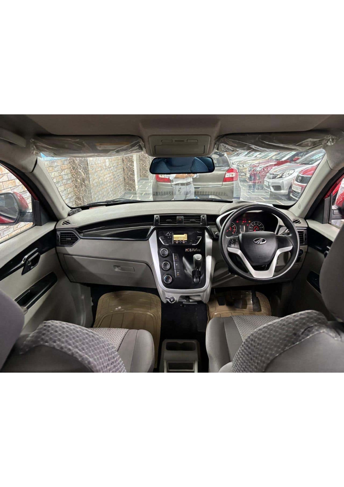 25,000 KMS MAHINDRA KUV 100 K6+ DIESEL (2016)