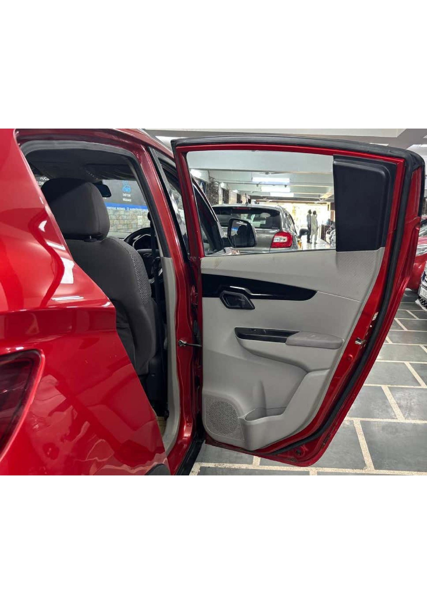 25,000 KMS MAHINDRA KUV 100 K6+ DIESEL (2016)