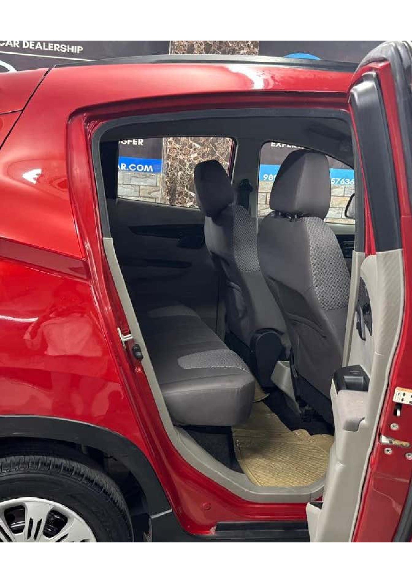 25,000 KMS MAHINDRA KUV 100 K6+ DIESEL (2016)