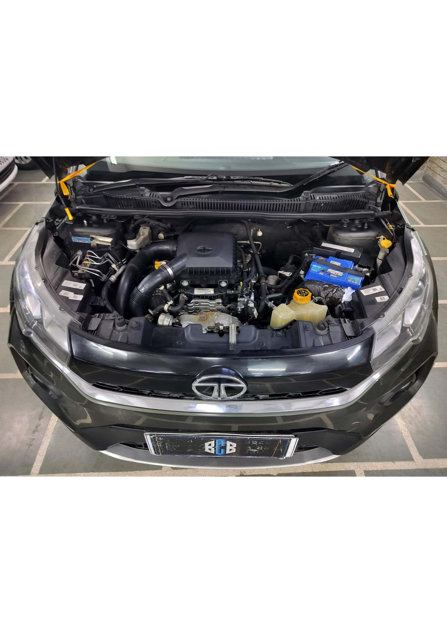 40,000 KMS TATA NEXON XZ 1.2 PETROL (2021)