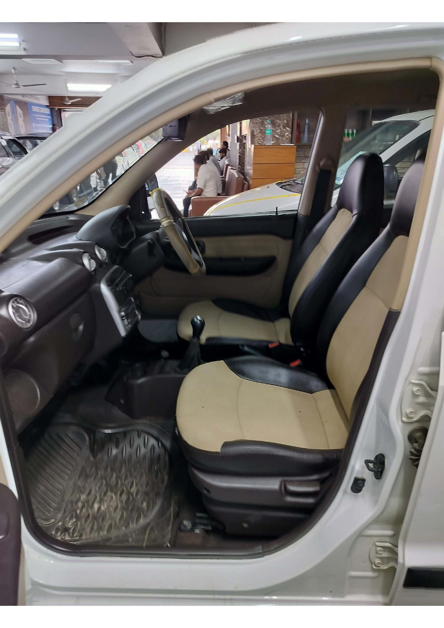 27,000 KMS HYUNDAI SANTRO GL PETROL (2011)