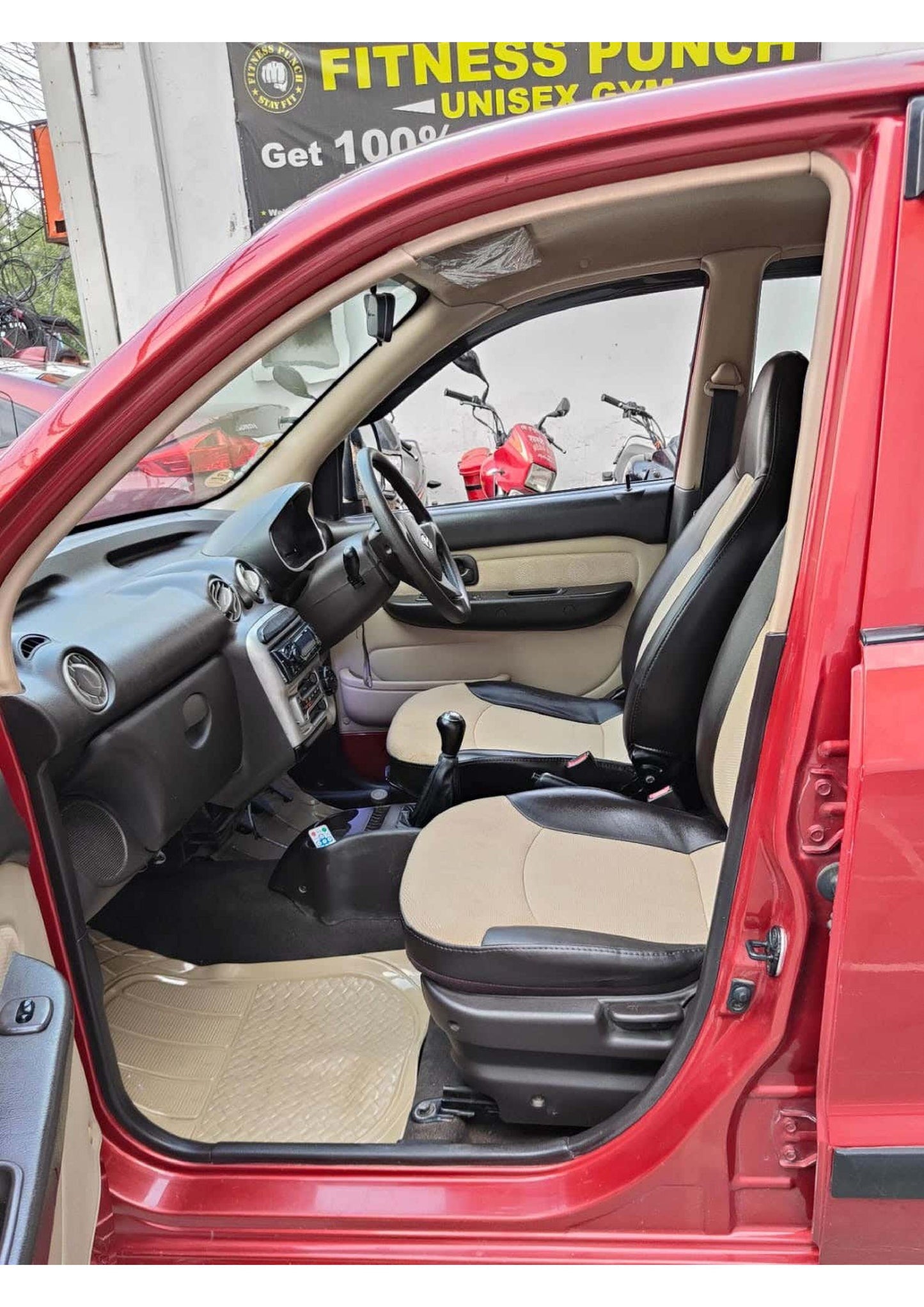 HYUNDAI SANTRO GL PLUS PETROL (2012)