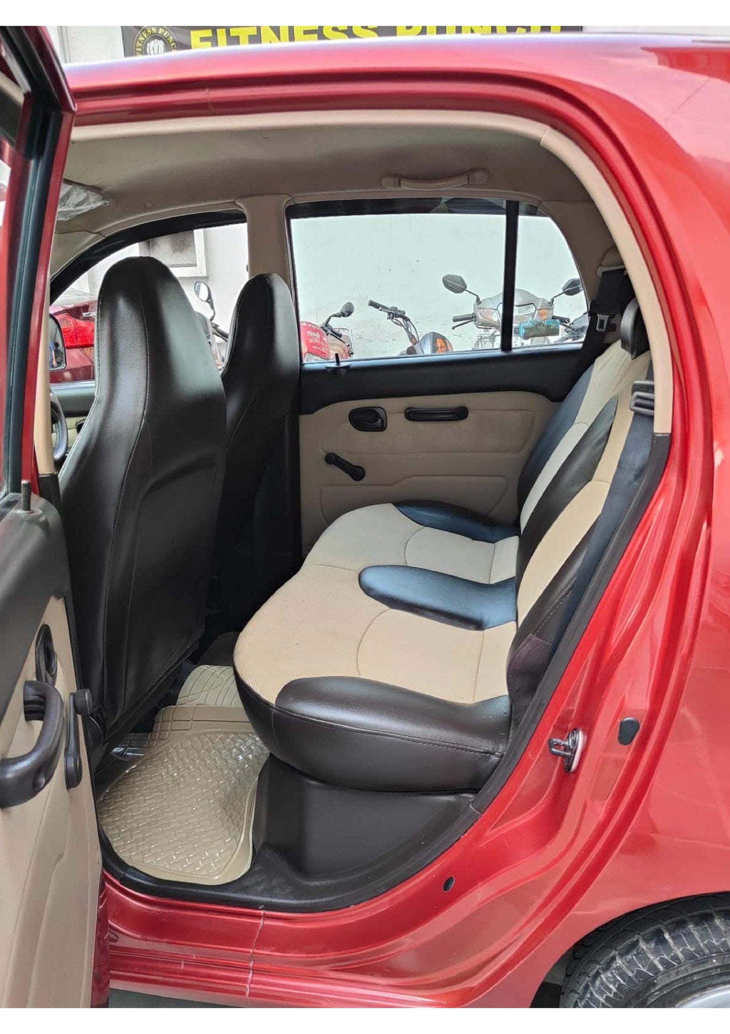 HYUNDAI SANTRO GL PLUS PETROL (2012)