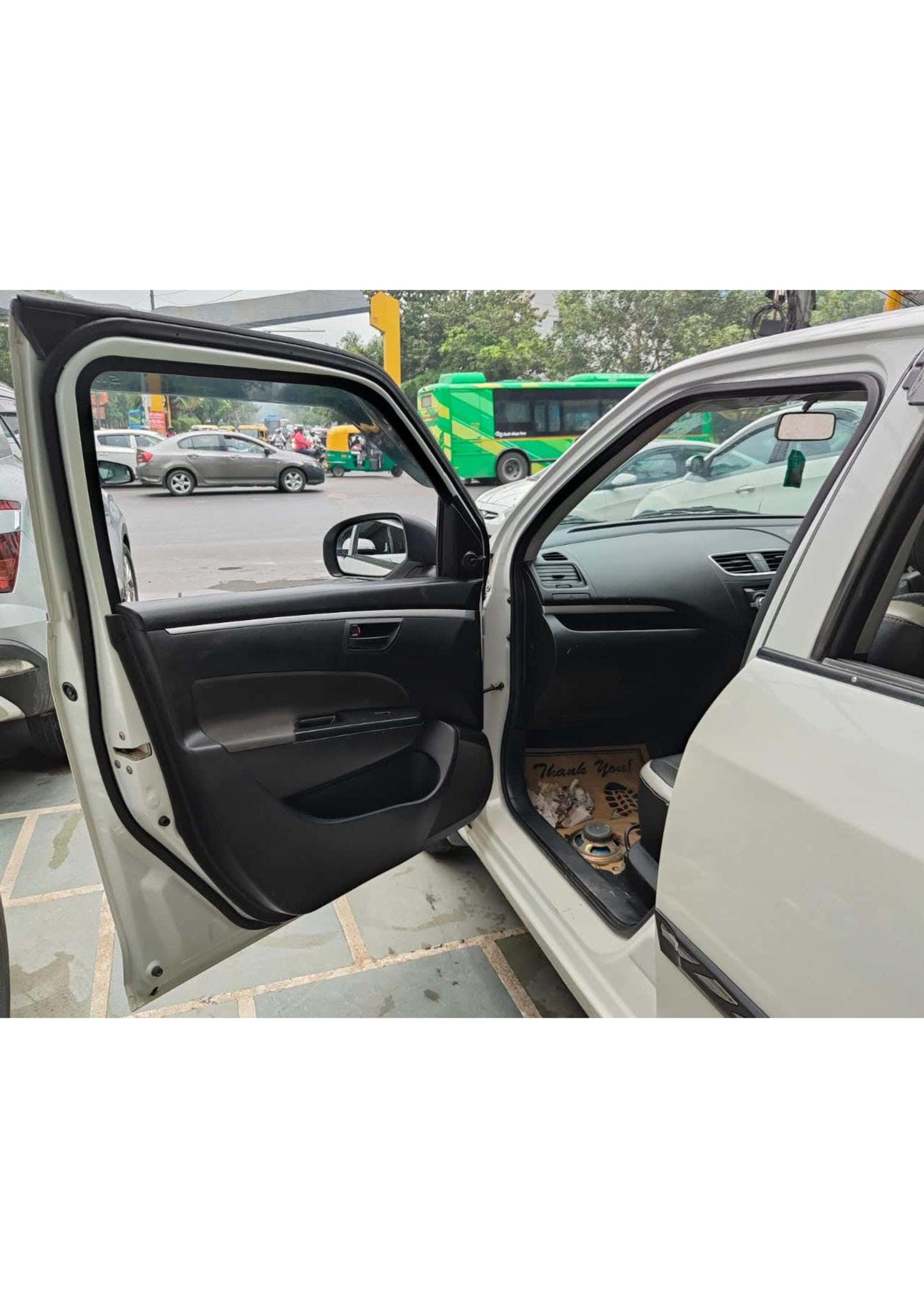 25,000 KMS MARUTI SWIFT LXI (O) PETROL (2017)