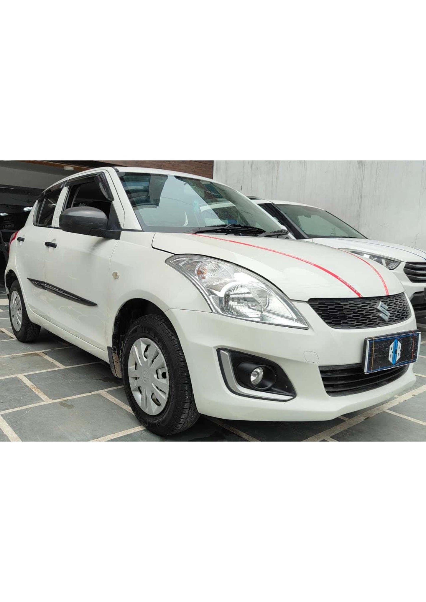 25,000 KMS MARUTI SWIFT LXI (O) PETROL (2017)