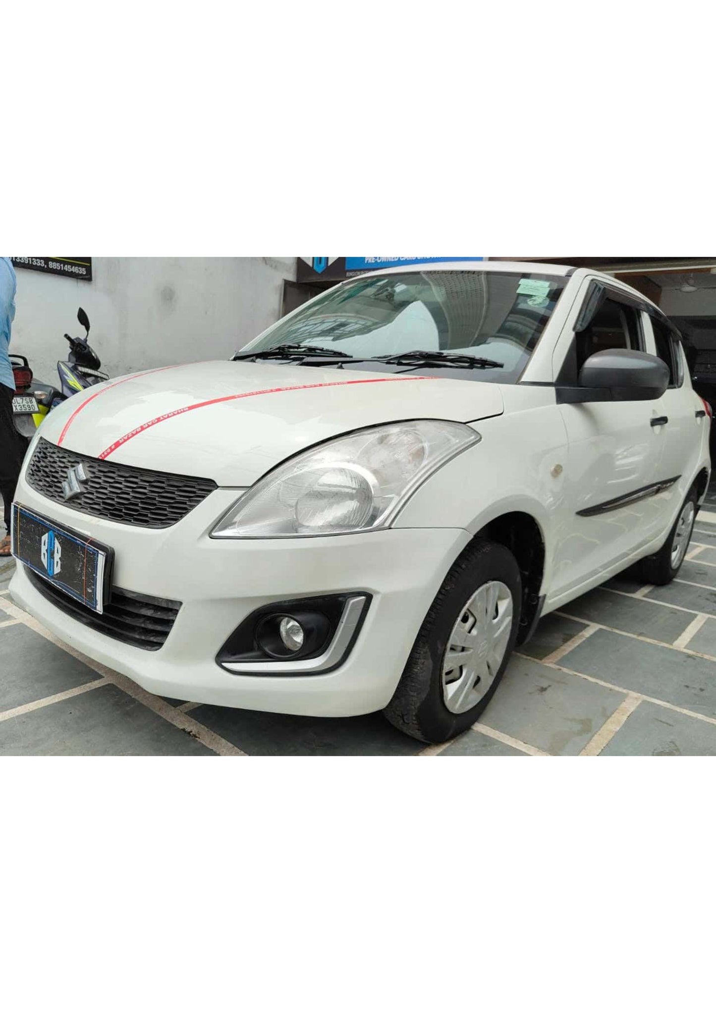 25,000 KMS MARUTI SWIFT LXI (O) PETROL (2017)