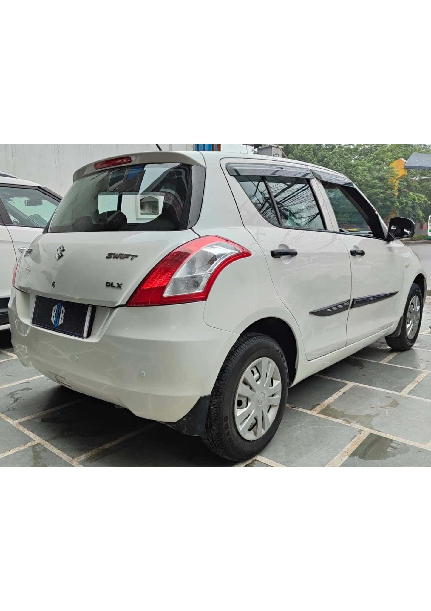 25,000 KMS MARUTI SWIFT LXI (O) PETROL (2017)