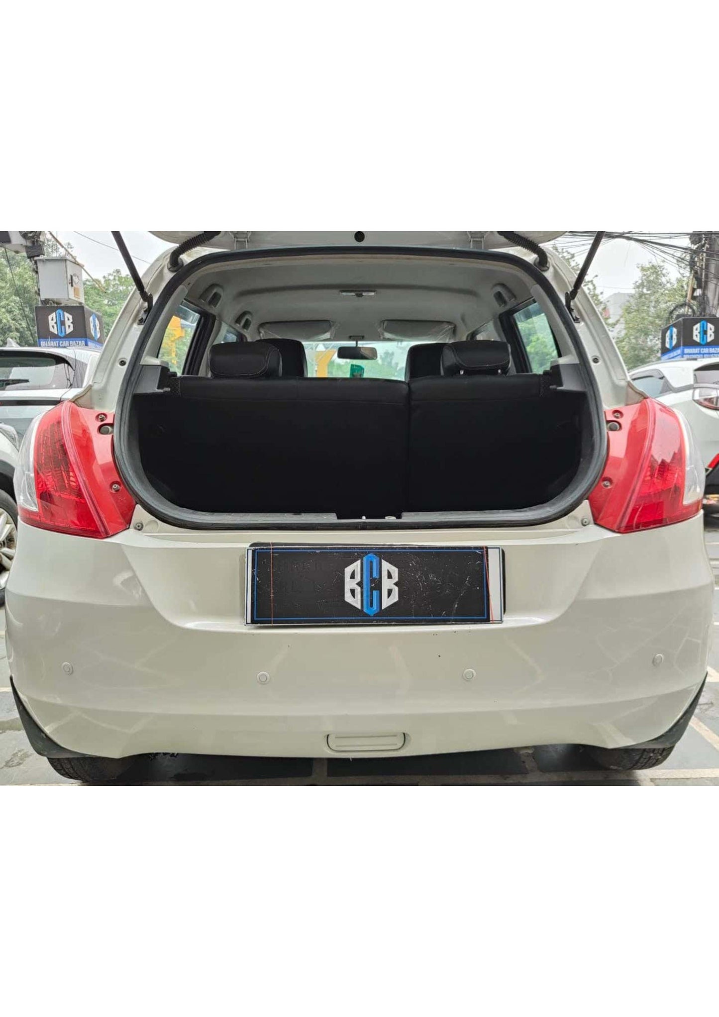 25,000 KMS MARUTI SWIFT LXI (O) PETROL (2017)
