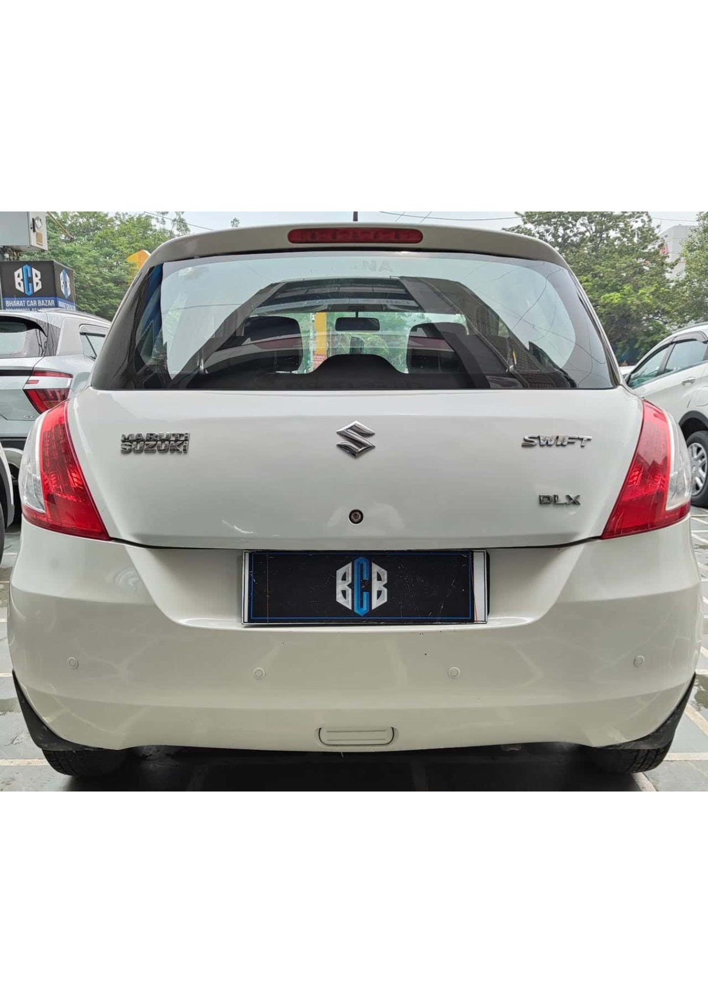 25,000 KMS MARUTI SWIFT LXI (O) PETROL (2017)