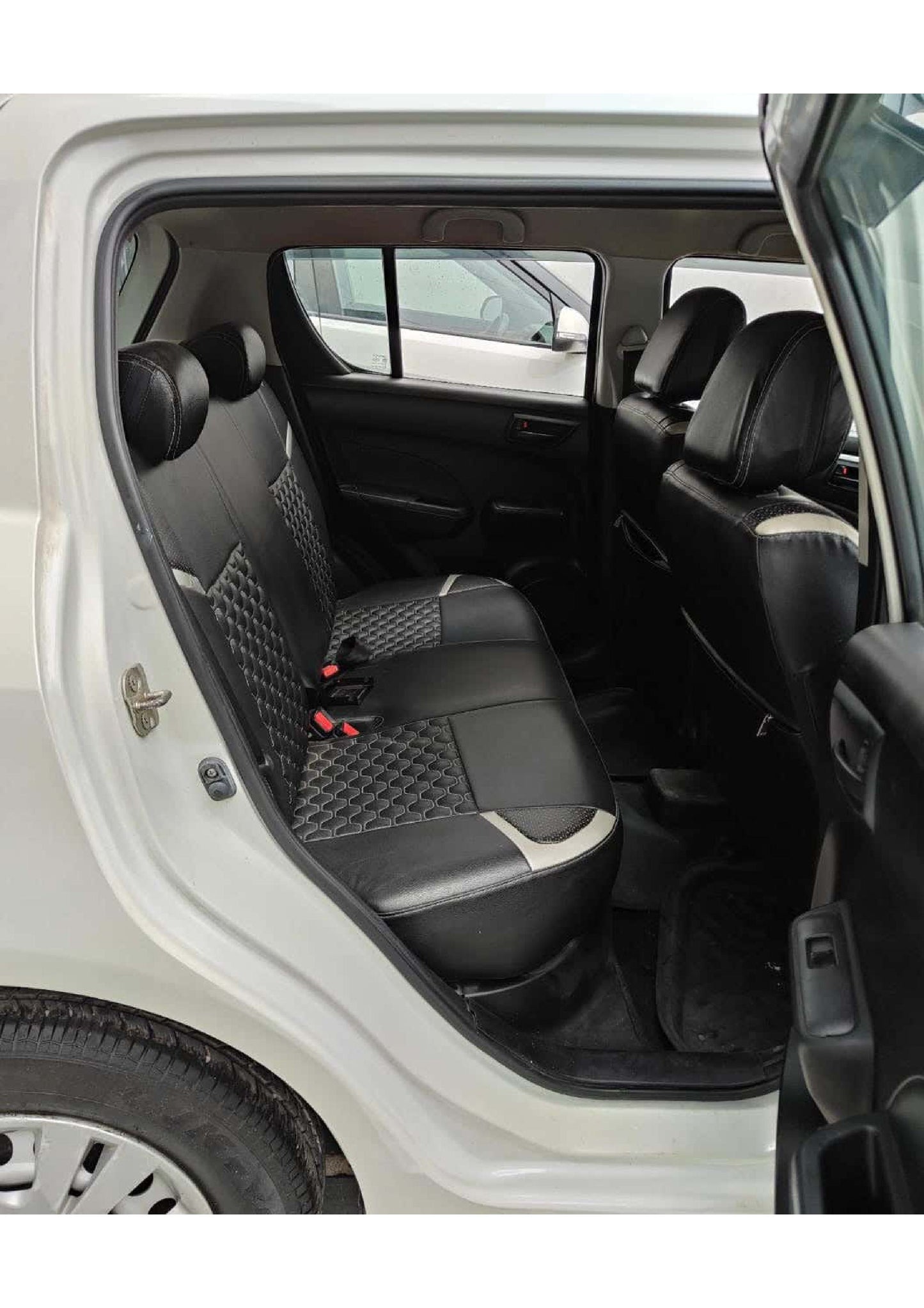 25,000 KMS MARUTI SWIFT LXI (O) PETROL (2017)