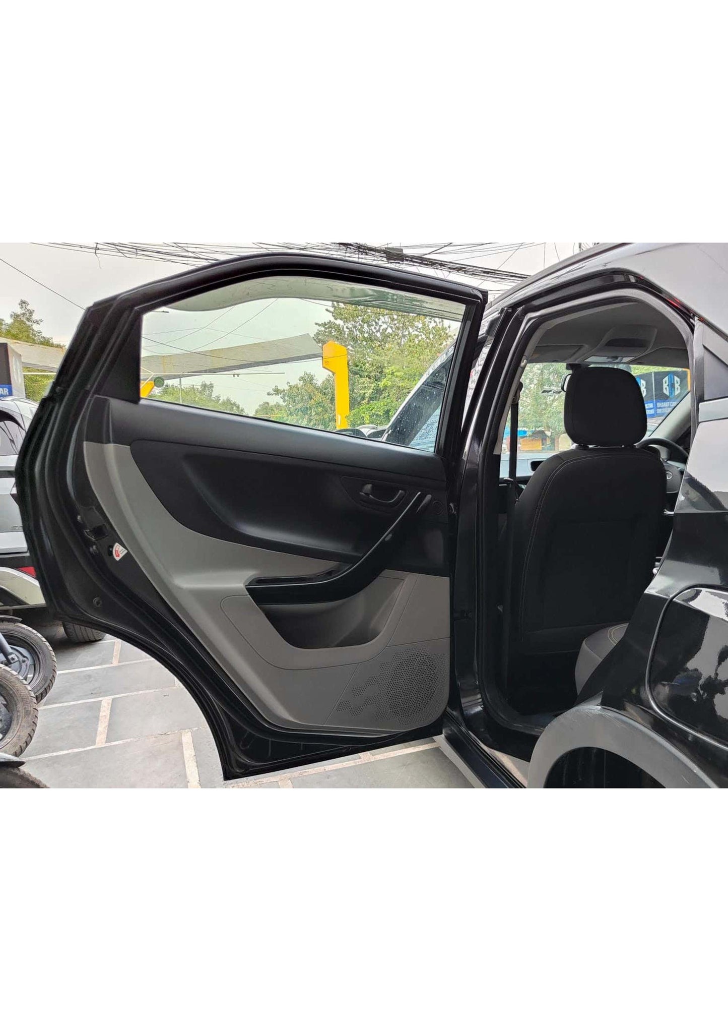 24,000 KMS TATA NEXON KRAZ PETROL (2019)