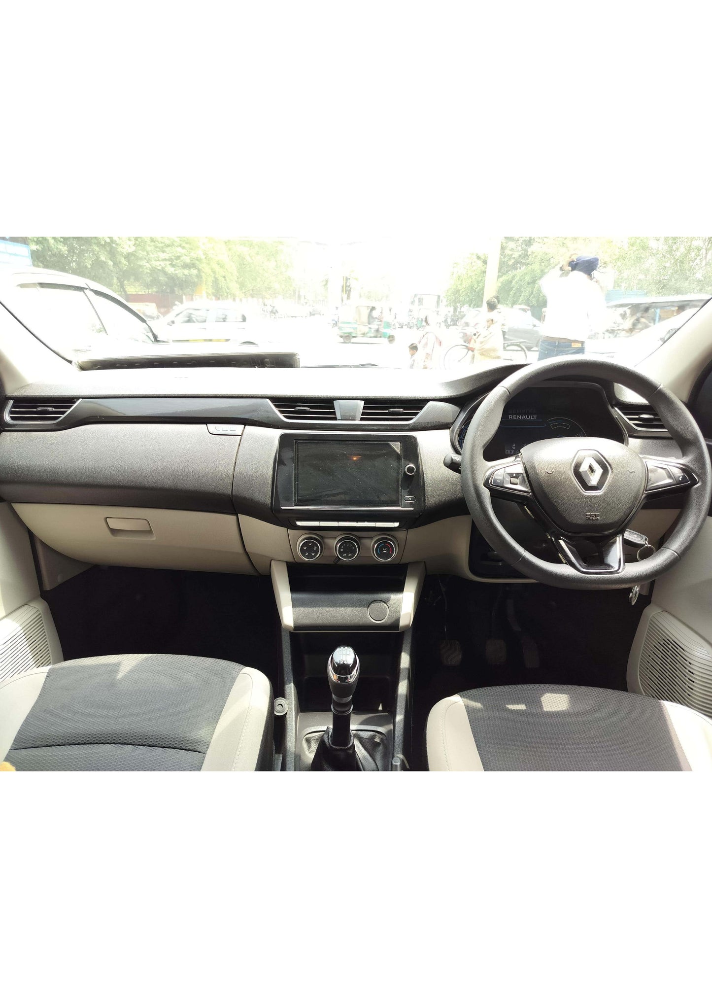 12,000 KMS RENAULT TRIBER RXT PETROL (2021)