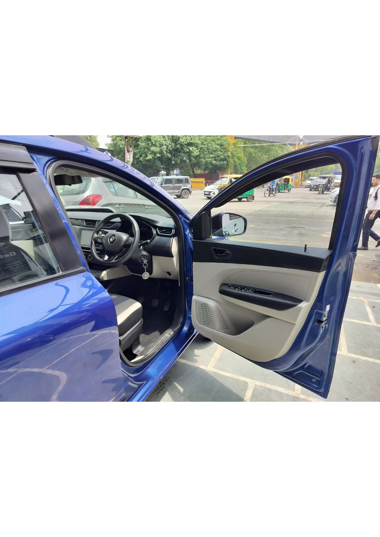 12,000 KMS RENAULT TRIBER RXT PETROL (2021)