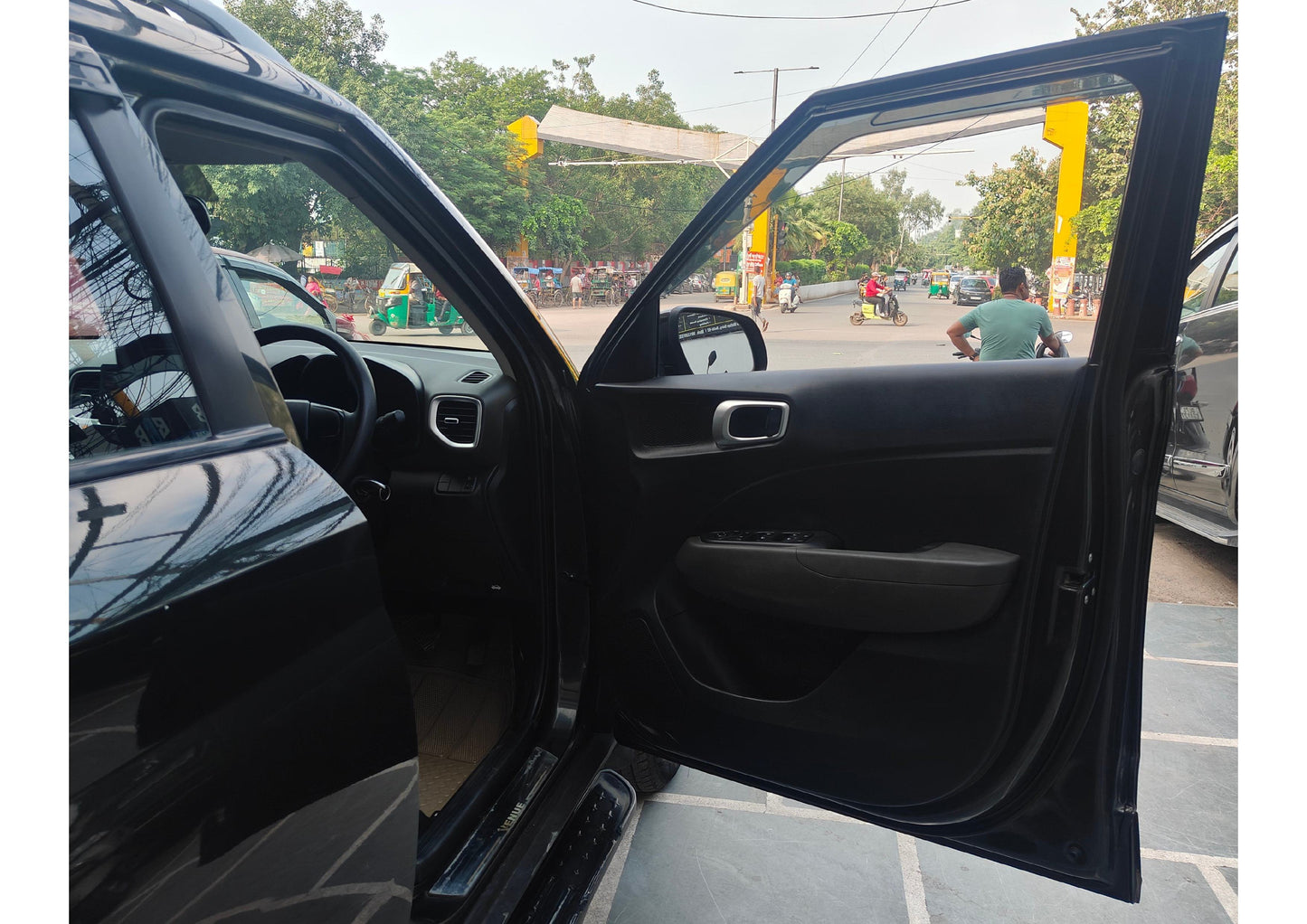35,000 KMS HYUNDAI VENUE S 1.2 KAPPA PETROL (2019)