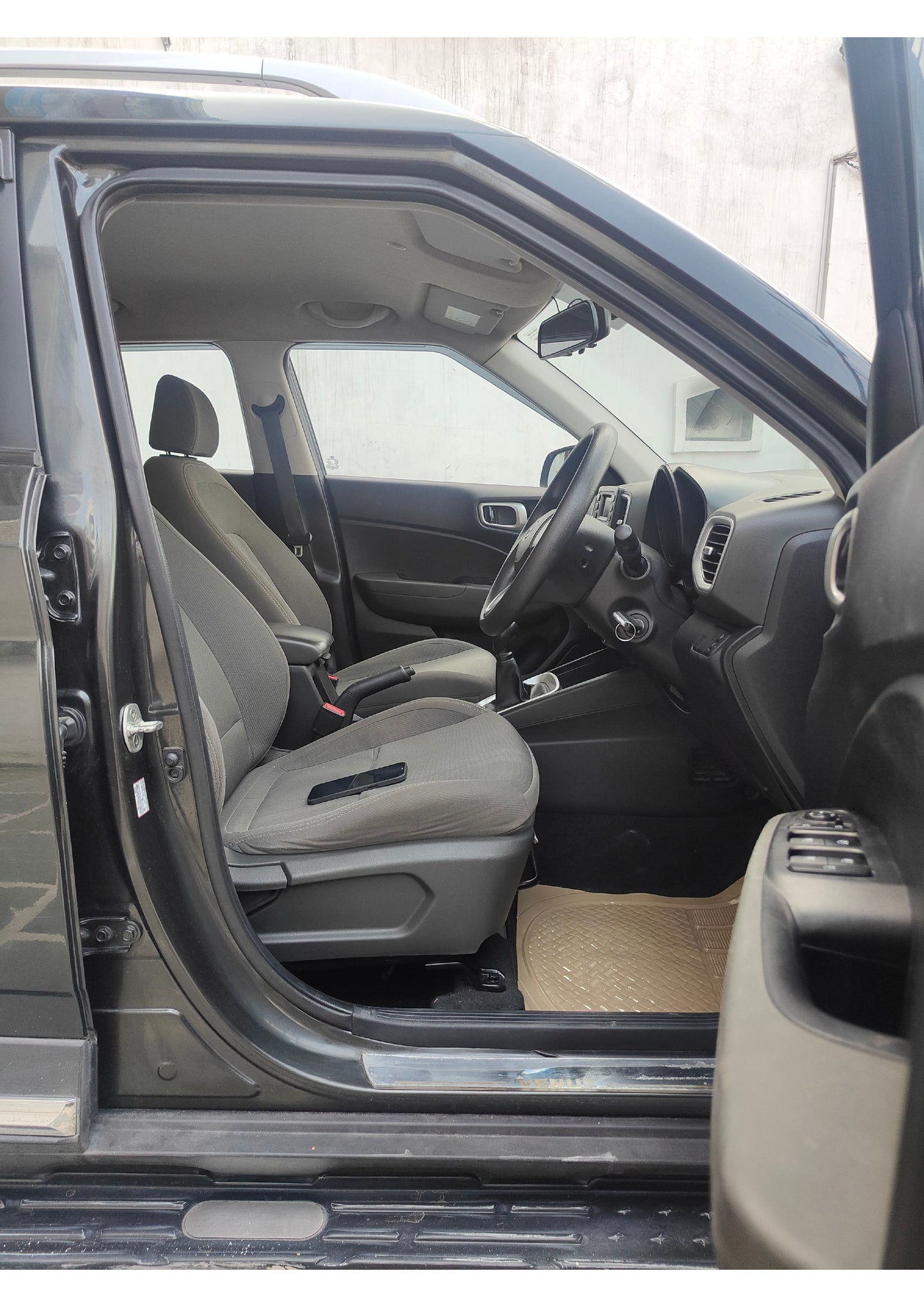 35,000 KMS HYUNDAI VENUE S 1.2 KAPPA PETROL (2019)