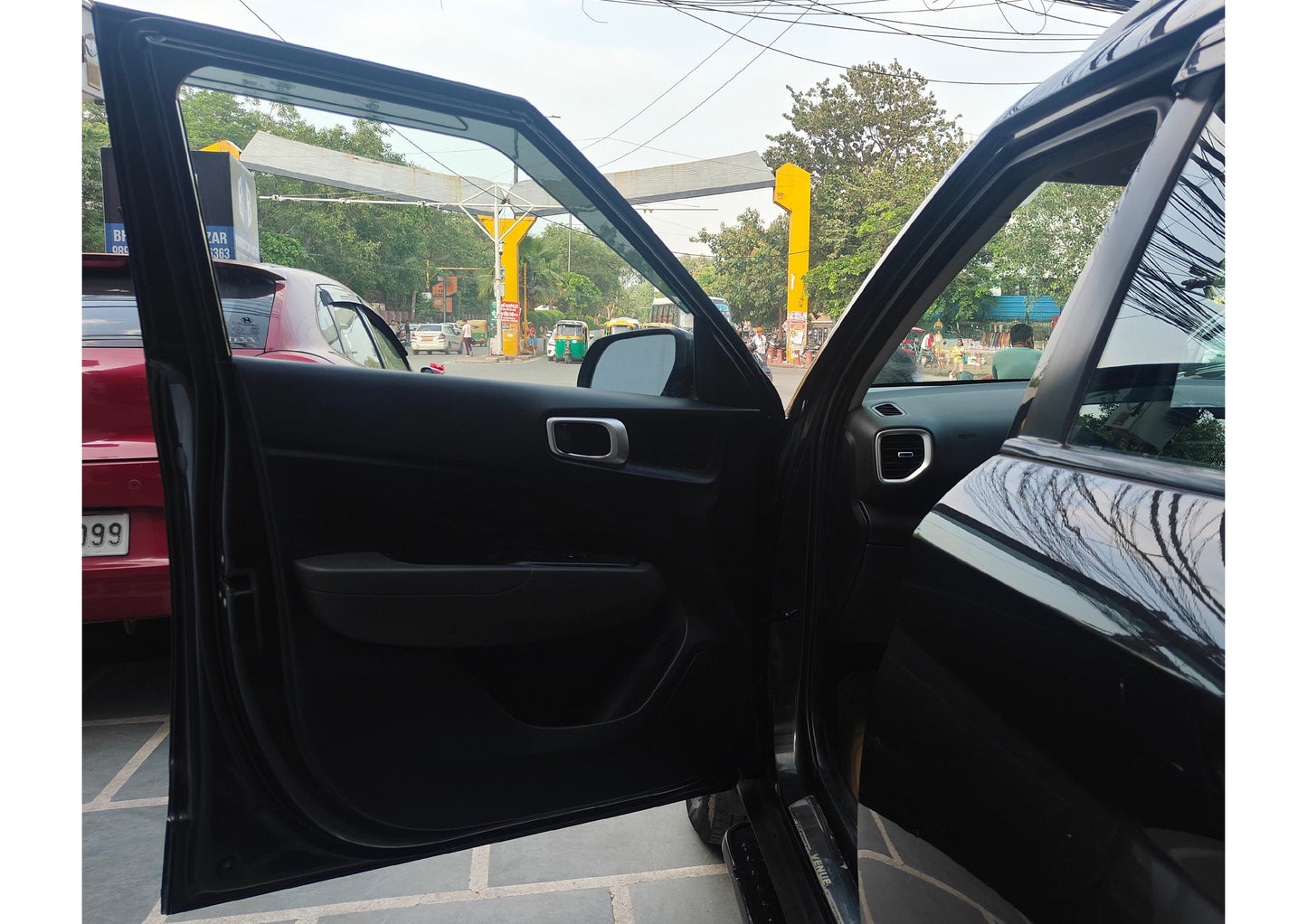 35,000 KMS HYUNDAI VENUE S 1.2 KAPPA PETROL (2019)