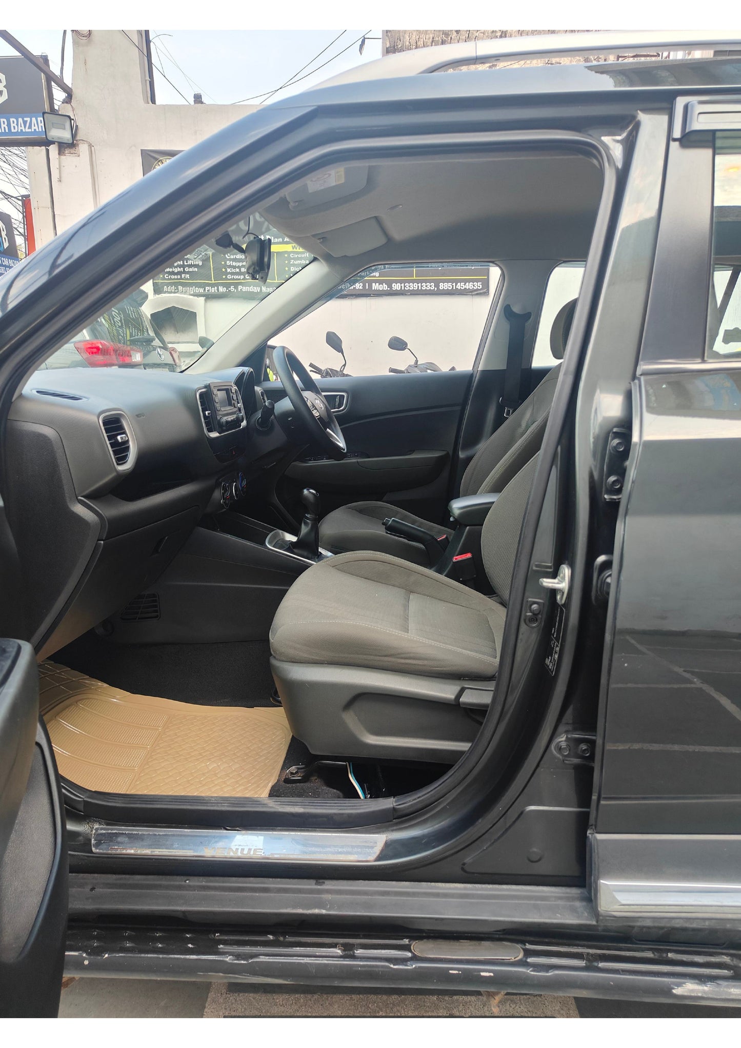 35,000 KMS HYUNDAI VENUE S 1.2 KAPPA PETROL (2019)