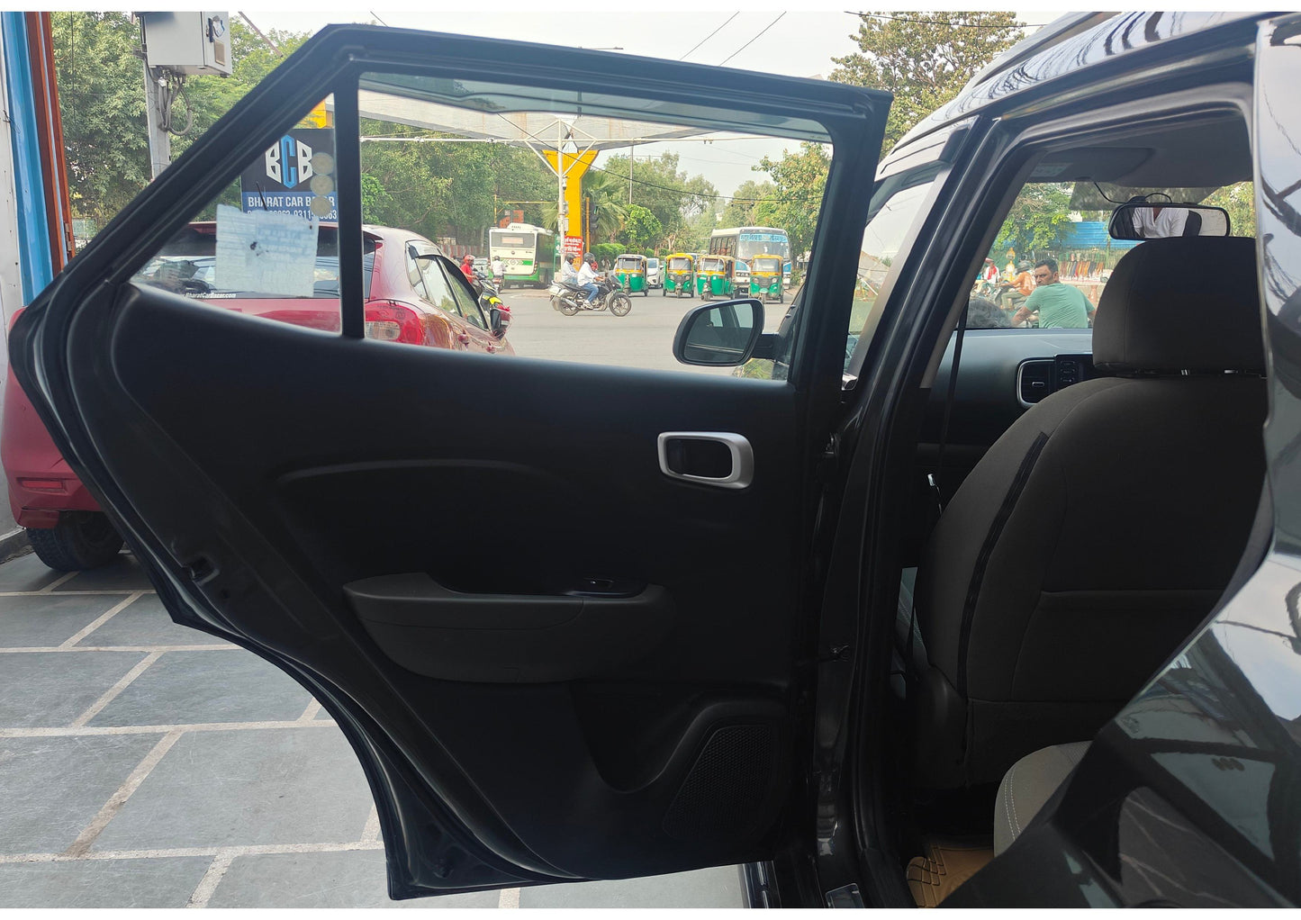 35,000 KMS HYUNDAI VENUE S 1.2 KAPPA PETROL (2019)