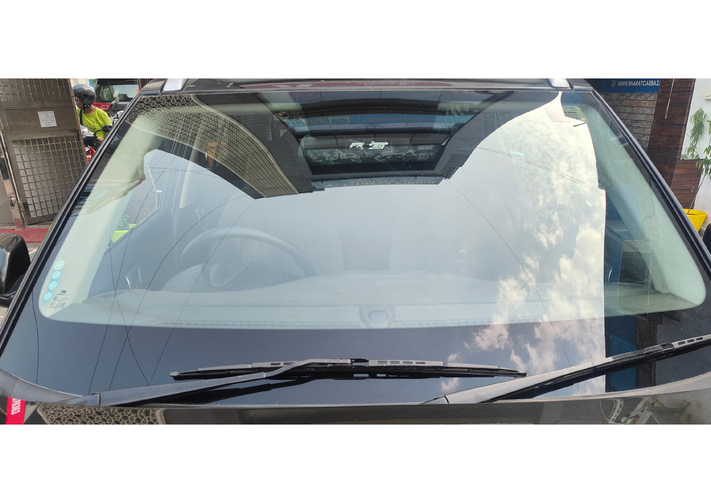 35,000 KMS HYUNDAI VENUE S 1.2 KAPPA PETROL (2019)