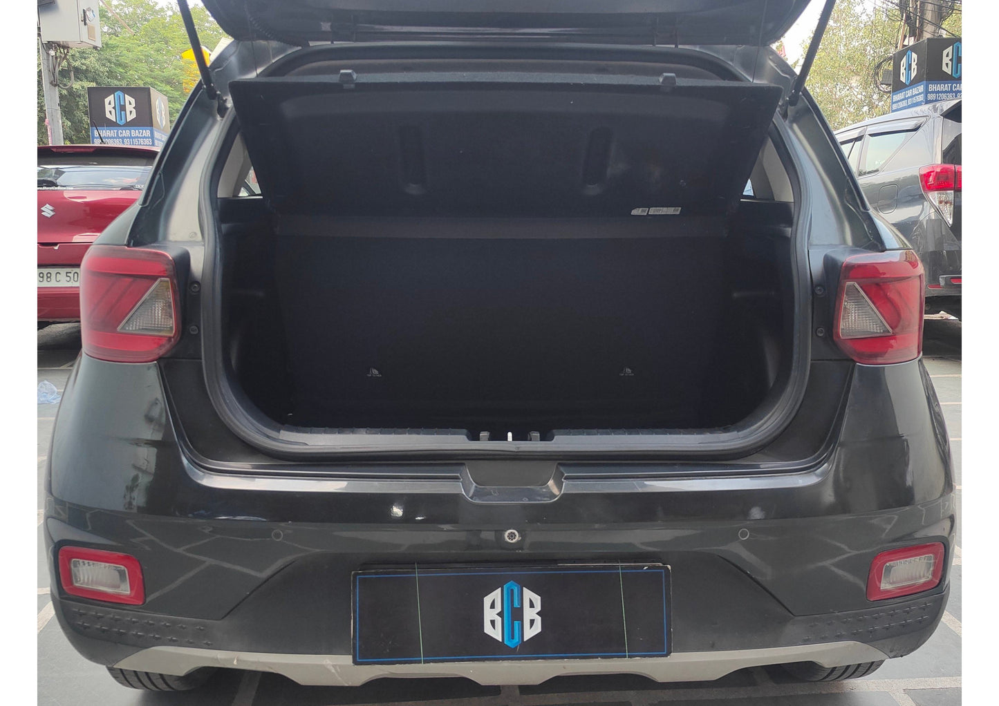 35,000 KMS HYUNDAI VENUE S 1.2 KAPPA PETROL (2019)