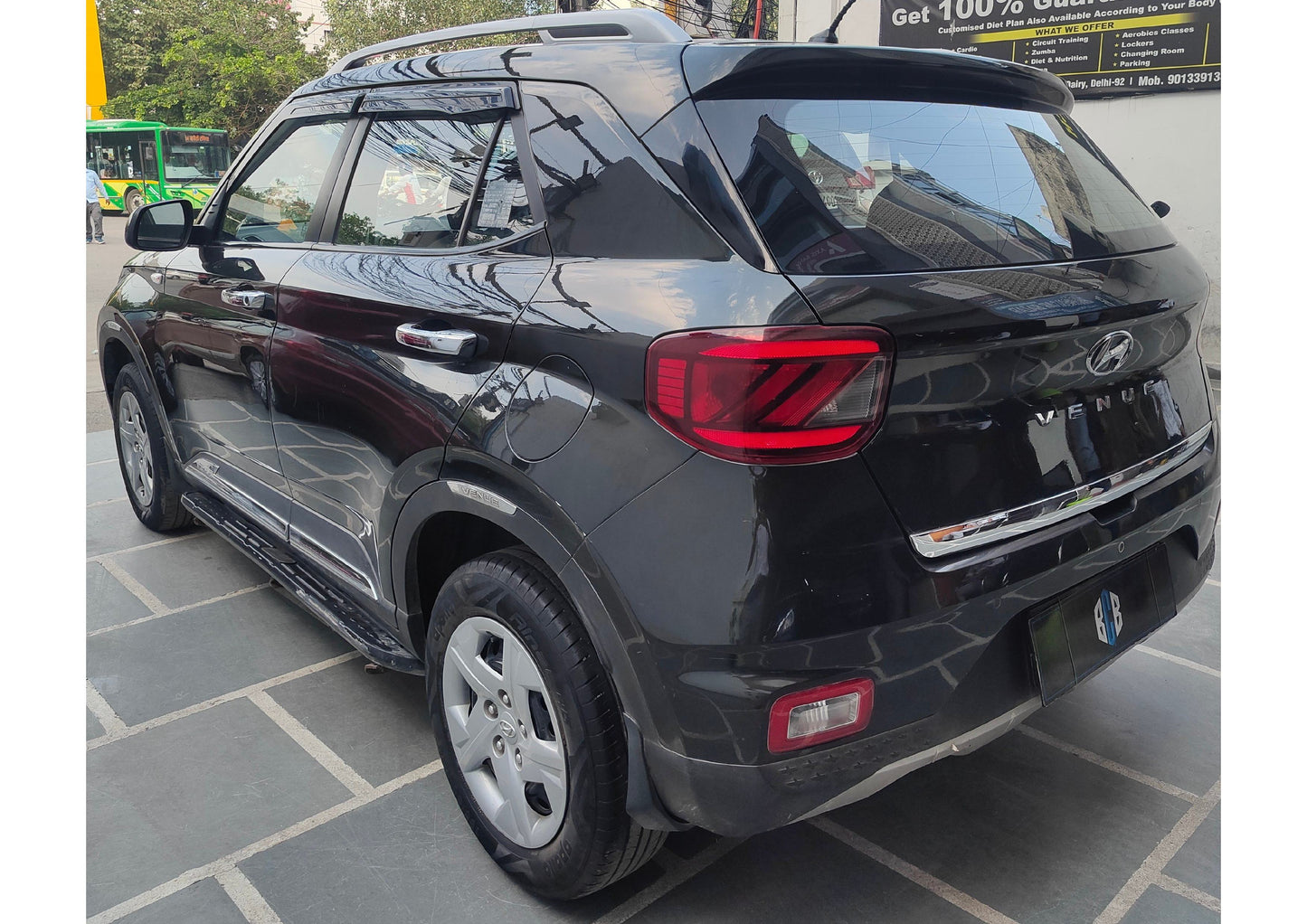 35,000 KMS HYUNDAI VENUE S 1.2 KAPPA PETROL (2019)