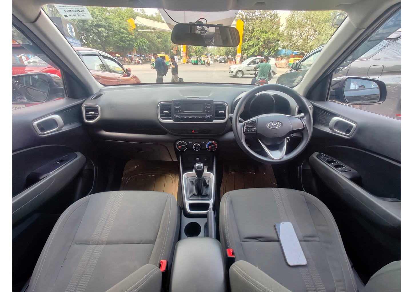 35,000 KMS HYUNDAI VENUE S 1.2 KAPPA PETROL (2019)