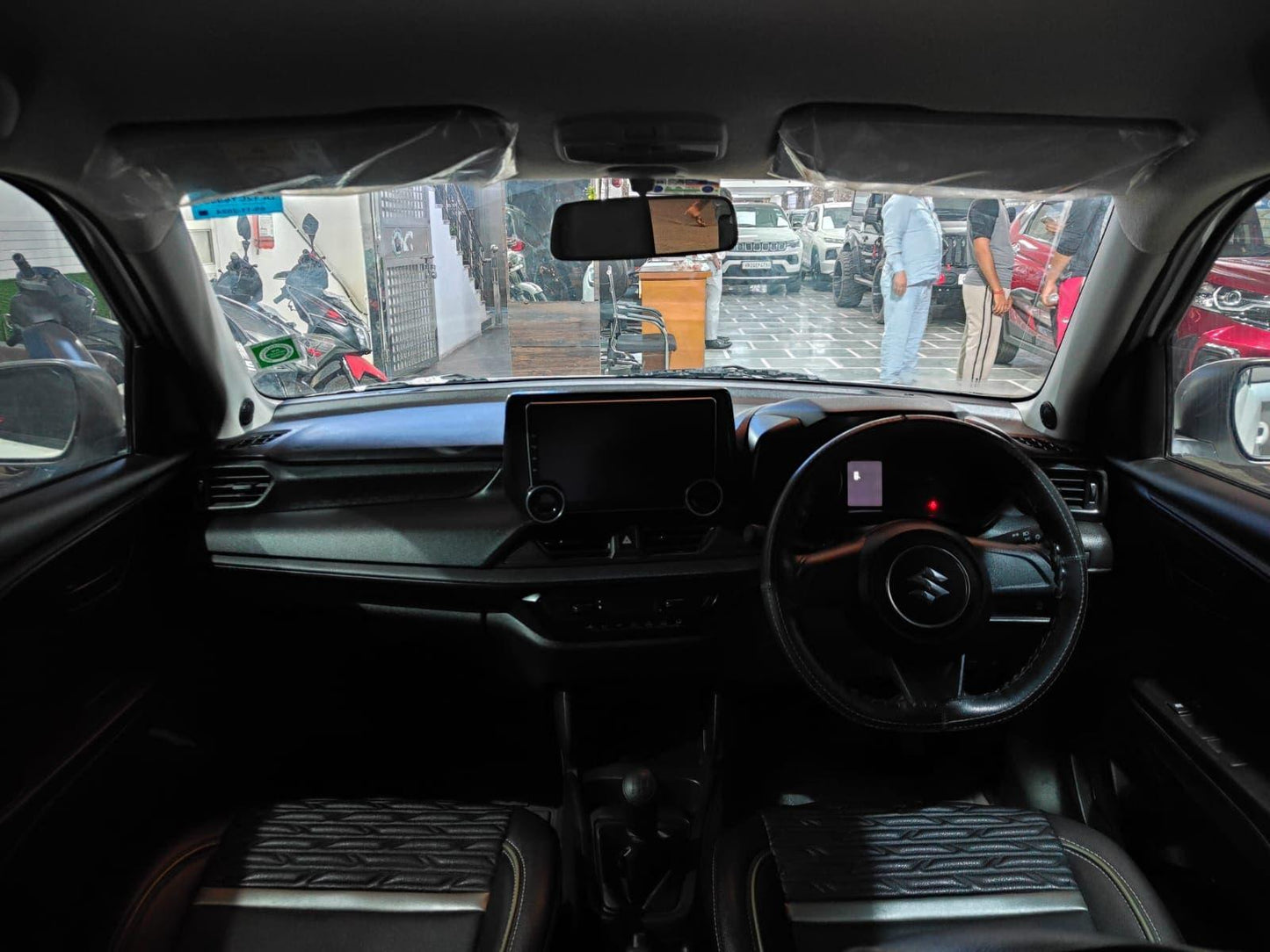 12,000 KMS MARUTI SWIFT LXI PETROL (2024)
