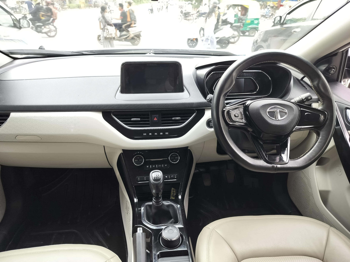39,000 KMS TATA NEXON XZ+ 1.2 PETROL (2021)