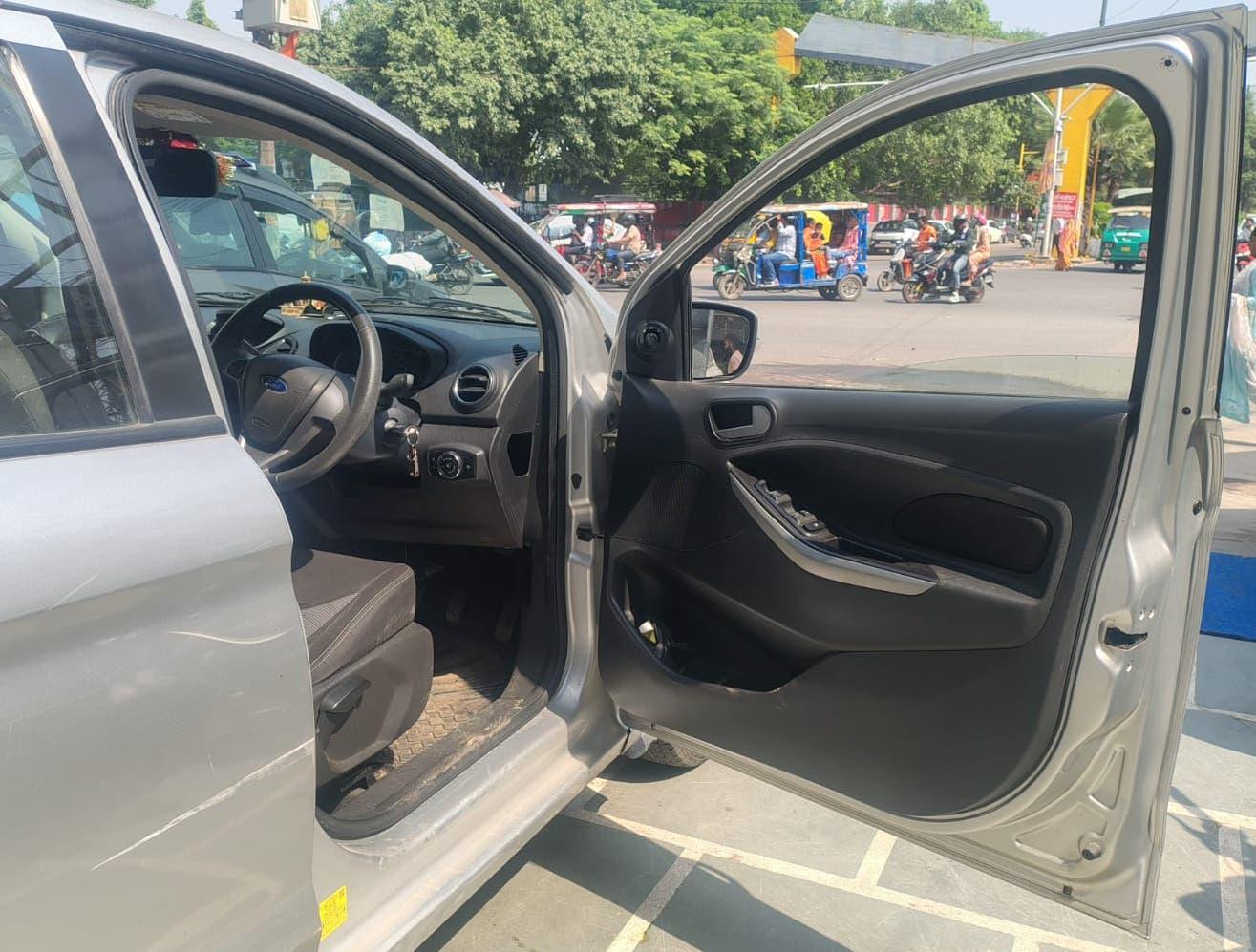 30,000 KMS FORD FIGO 1.2 TI-VCT PETROL (2015)