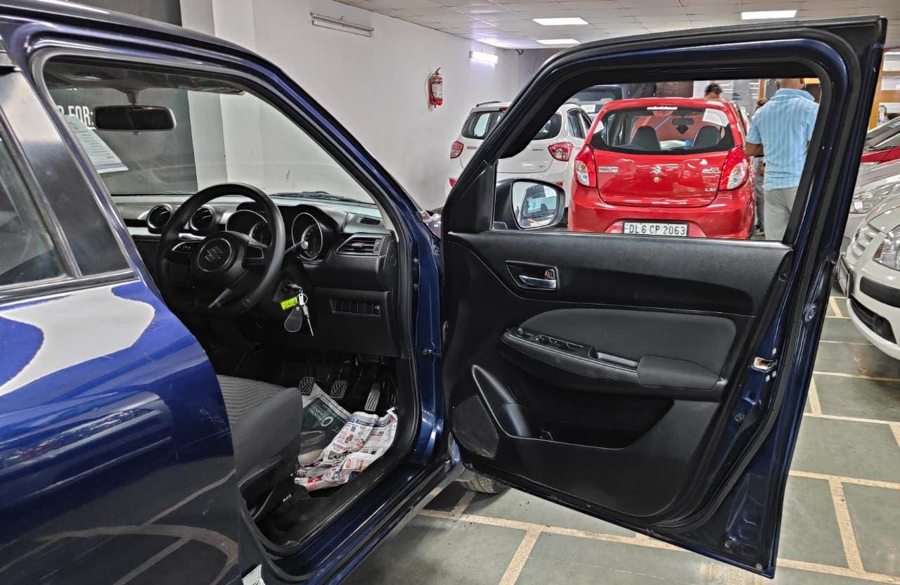 15,000 KMS MARUTI SWIFT VXI PETROL (2018)