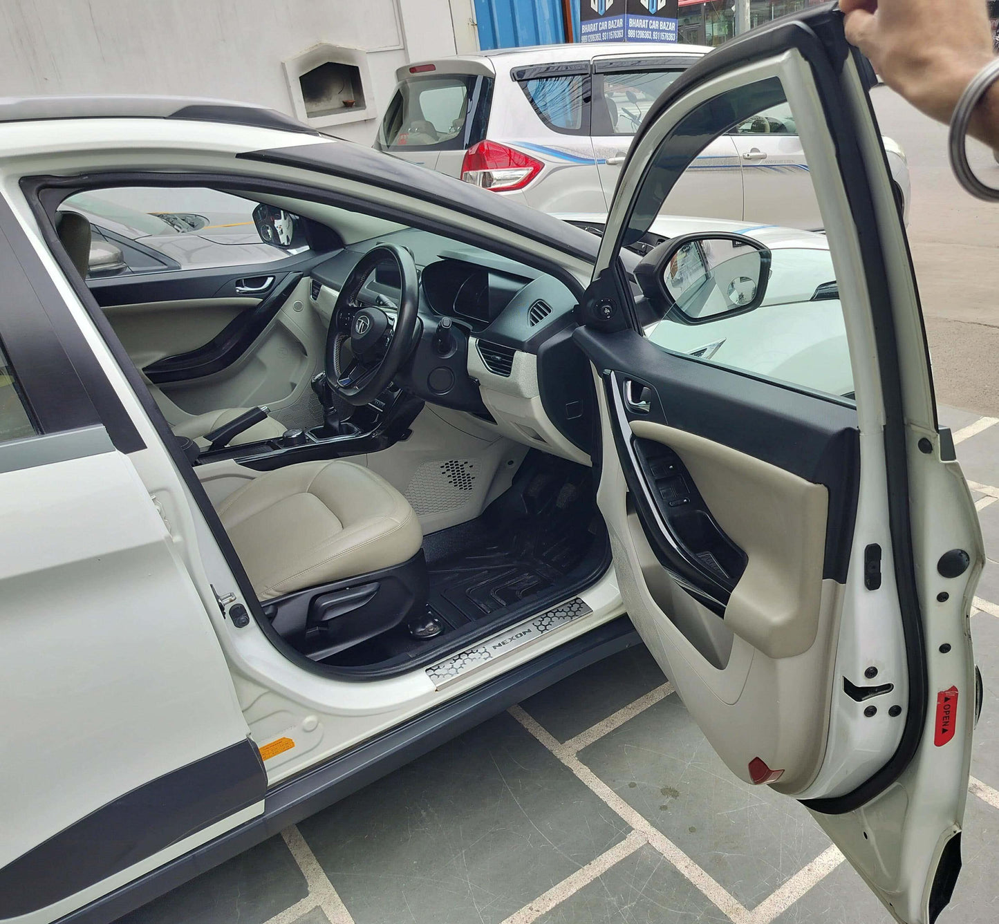 39,000 KMS TATA NEXON XZ+ 1.2 PETROL (2021)