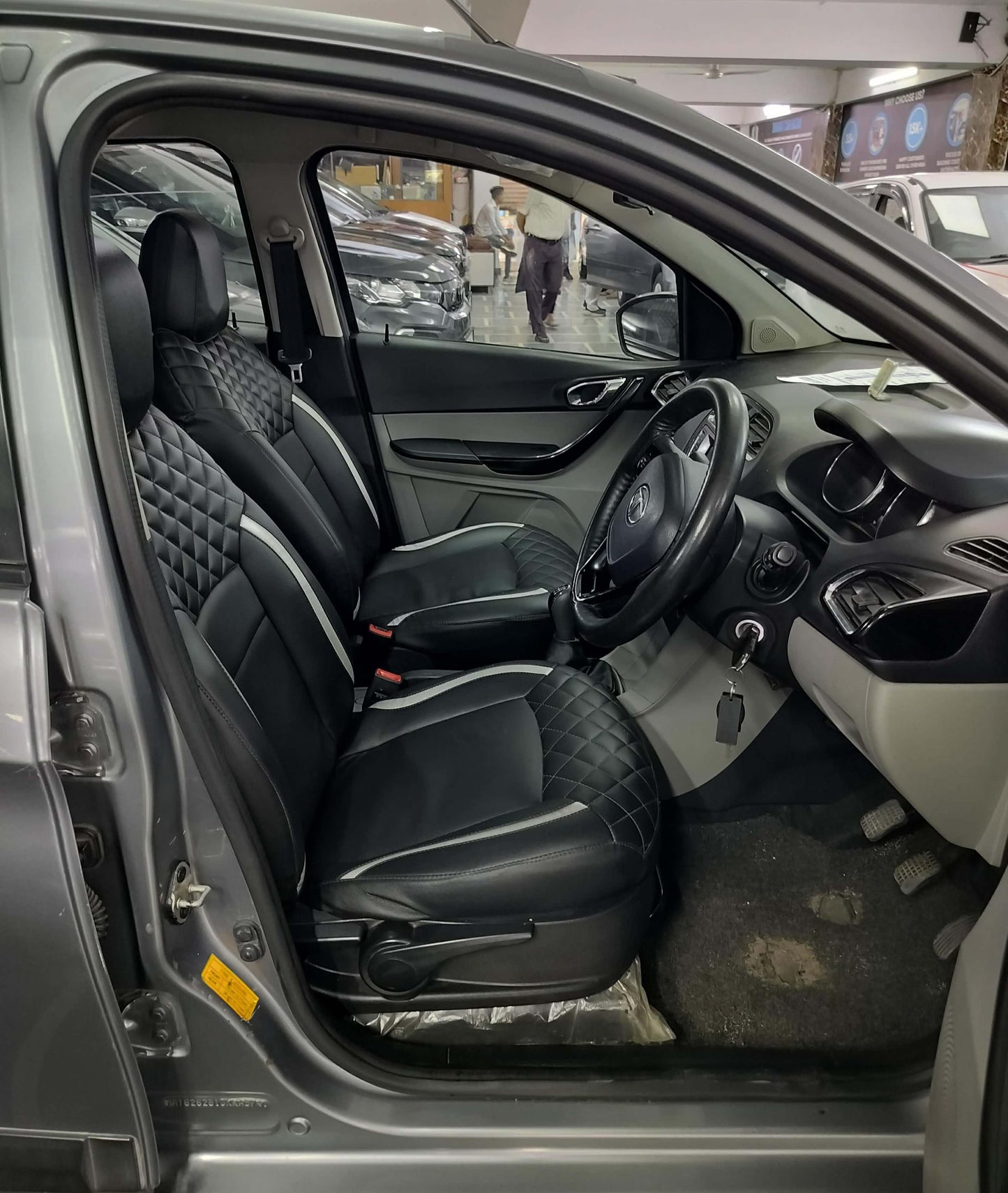 26,000 KMS TATA TIAGO XZ PETROL (2019)