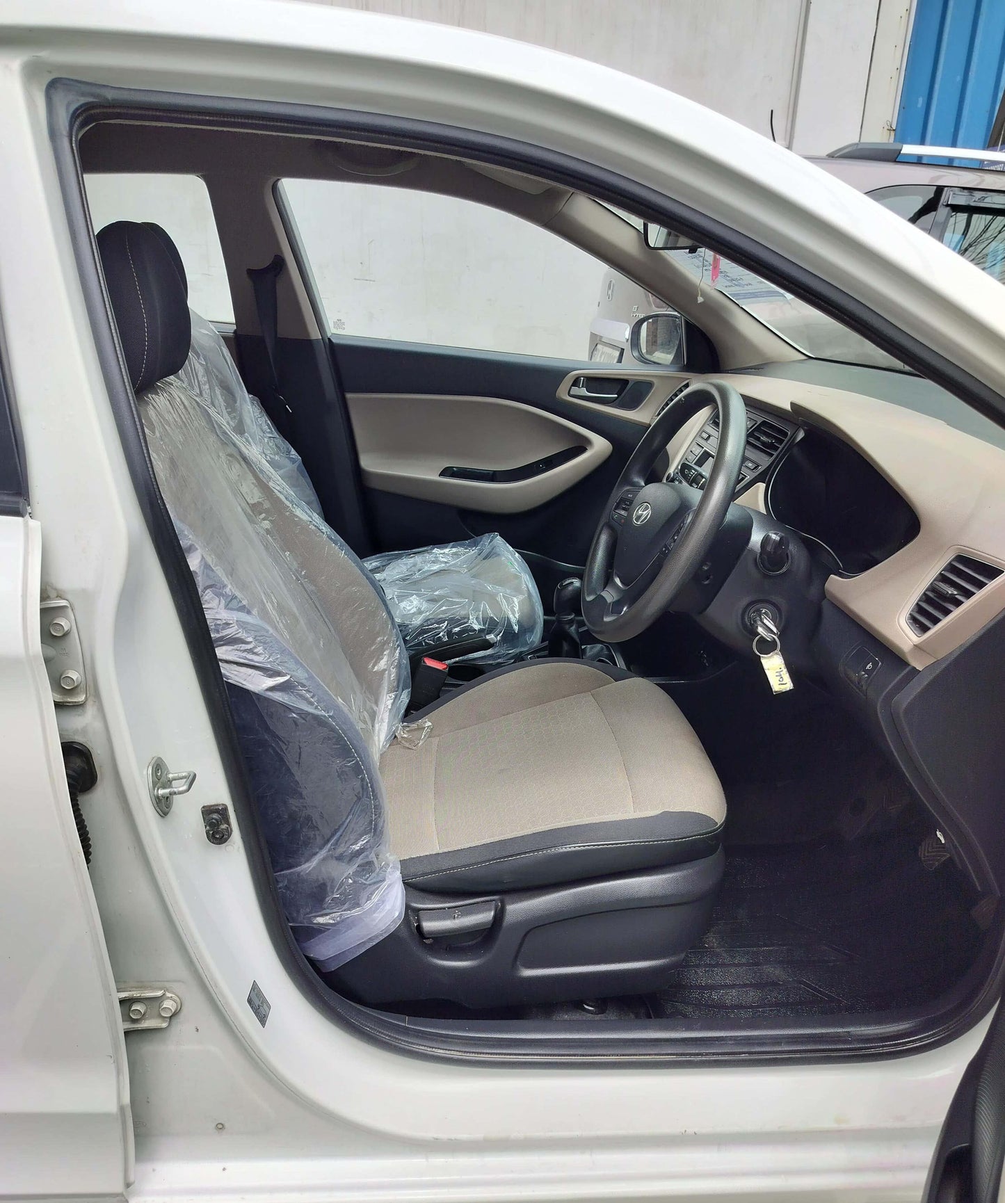 28,000 KMS HYUNDAI I20 MAGNA PETROL (2015)