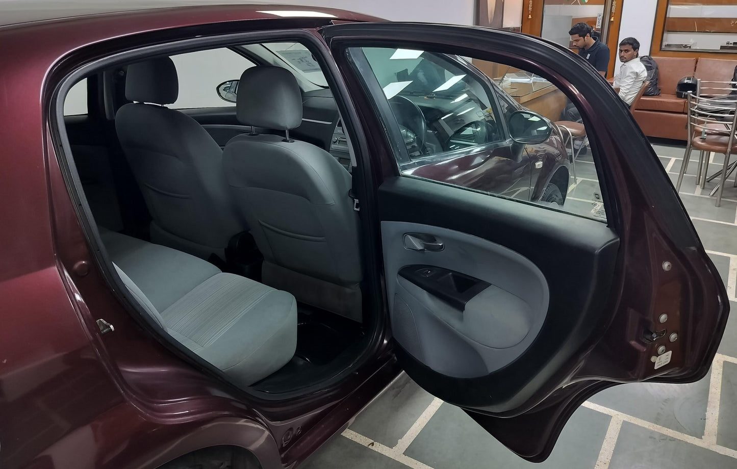 30,000 KMS FIAT PUNTO EMOTION PETROL (2014)