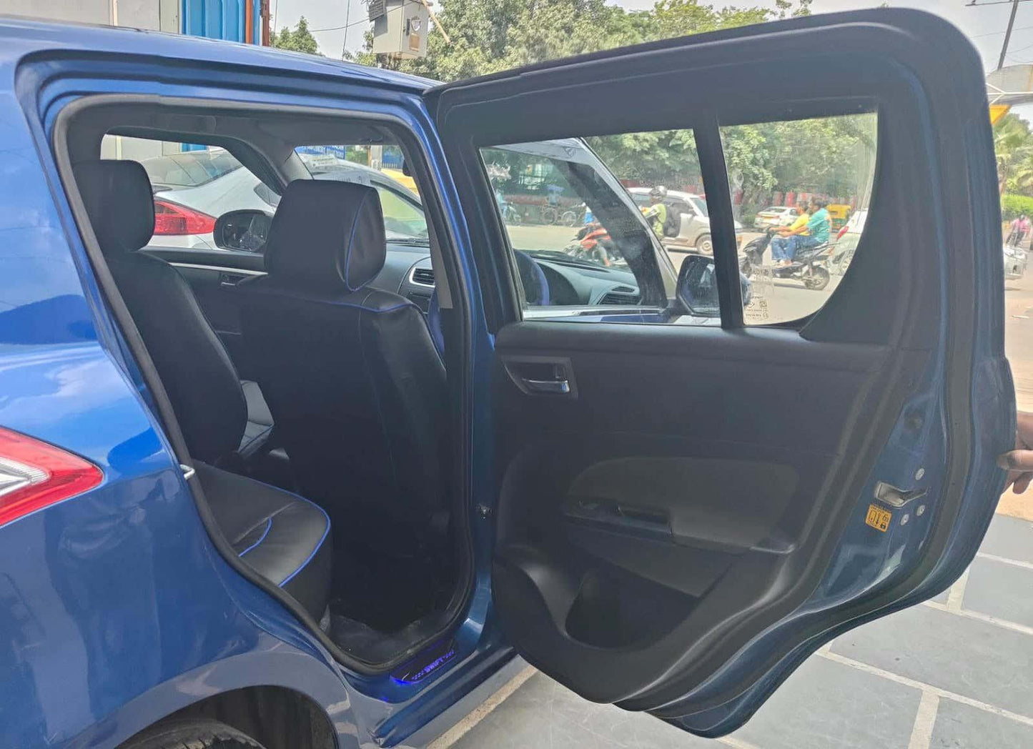 MARUTI SWIFT VXI PETROL (2012)