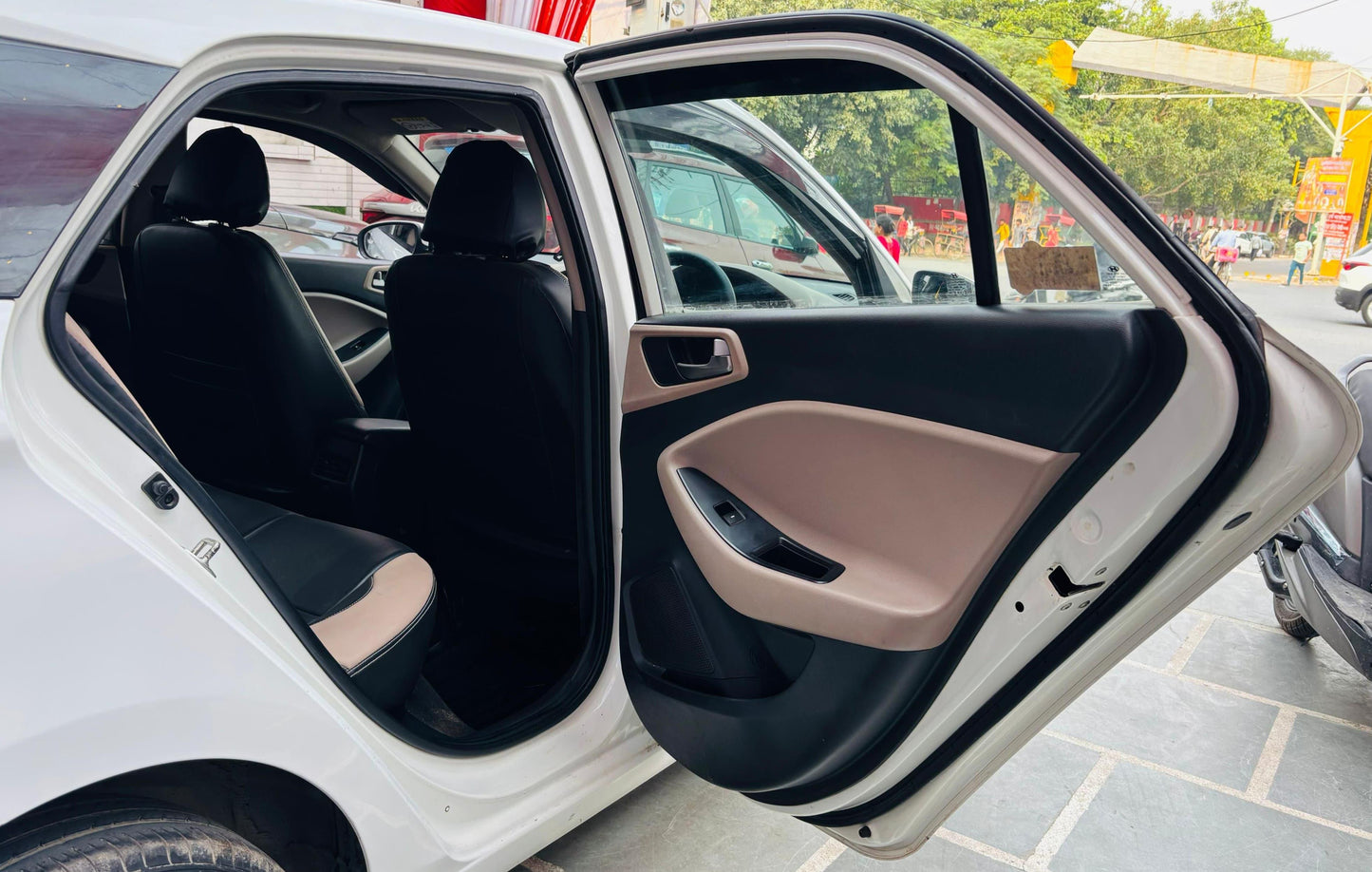 30,000 KMS HYUNDAI I20 MAGNA PETROL (2018)