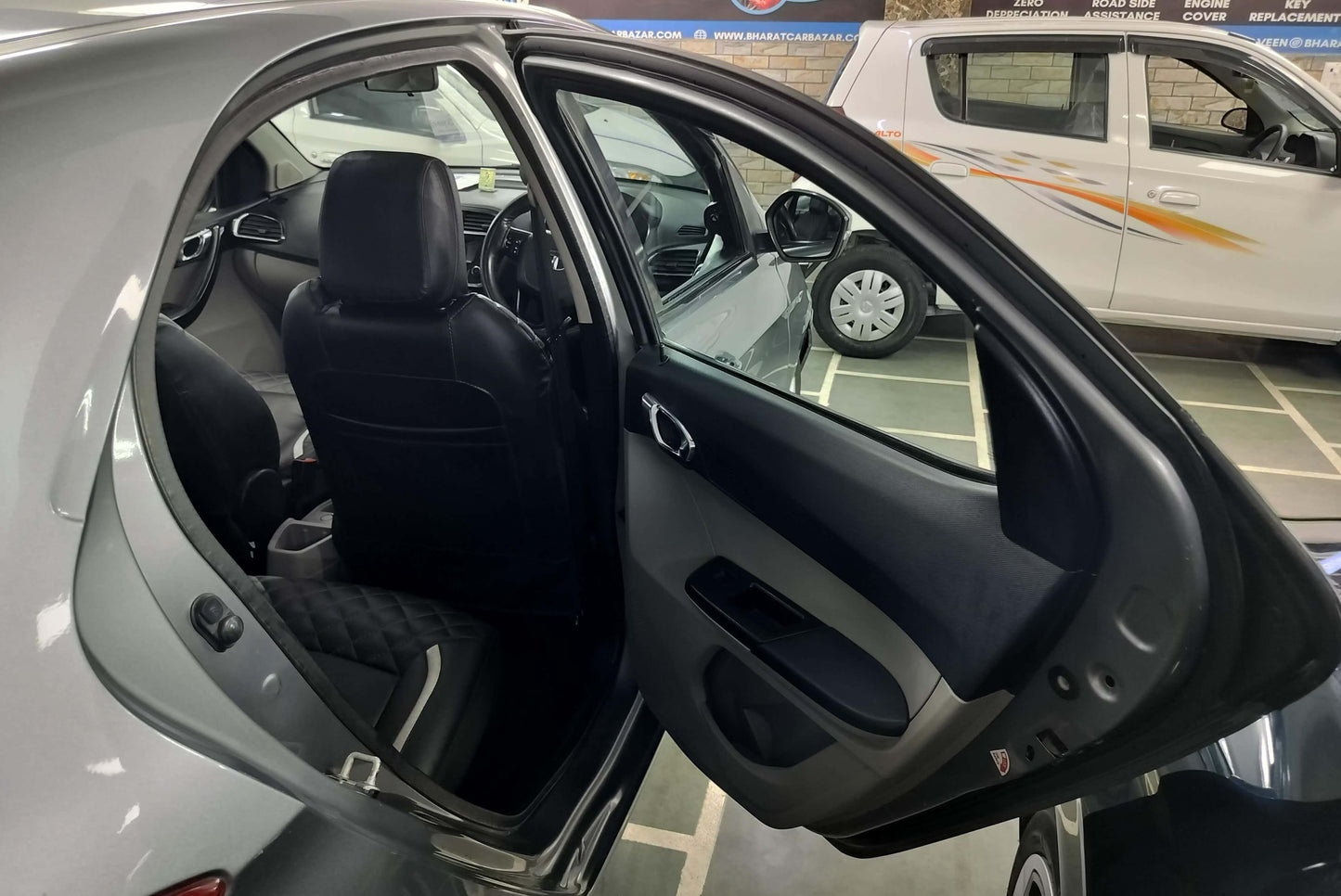 26,000 KMS TATA TIAGO XZ PETROL (2019)
