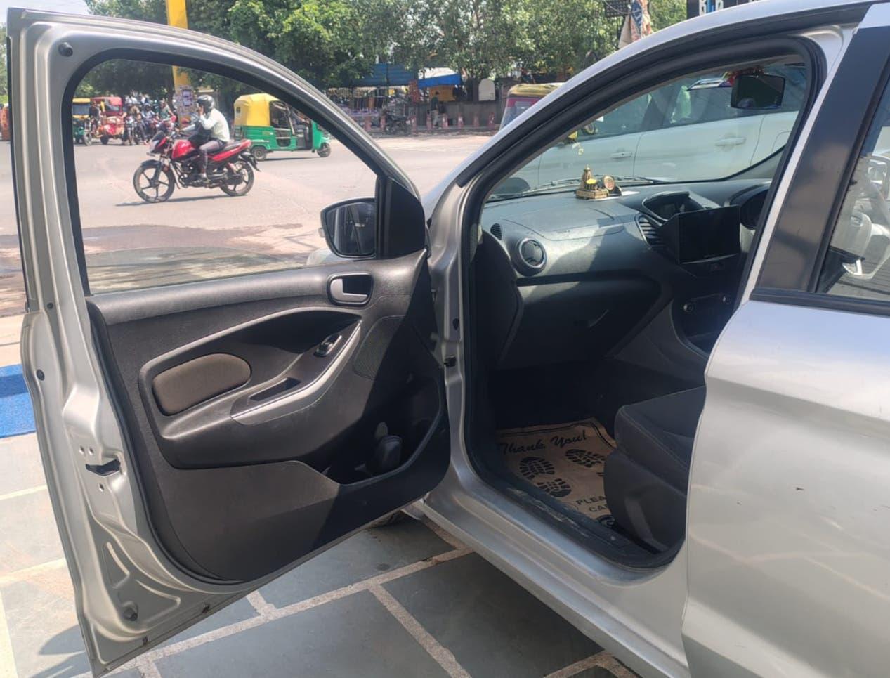 30,000 KMS FORD FIGO 1.2 TI-VCT PETROL (2015)