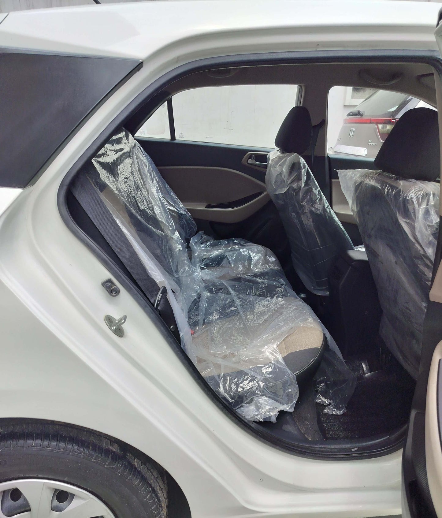 28,000 KMS HYUNDAI I20 MAGNA PETROL (2015)