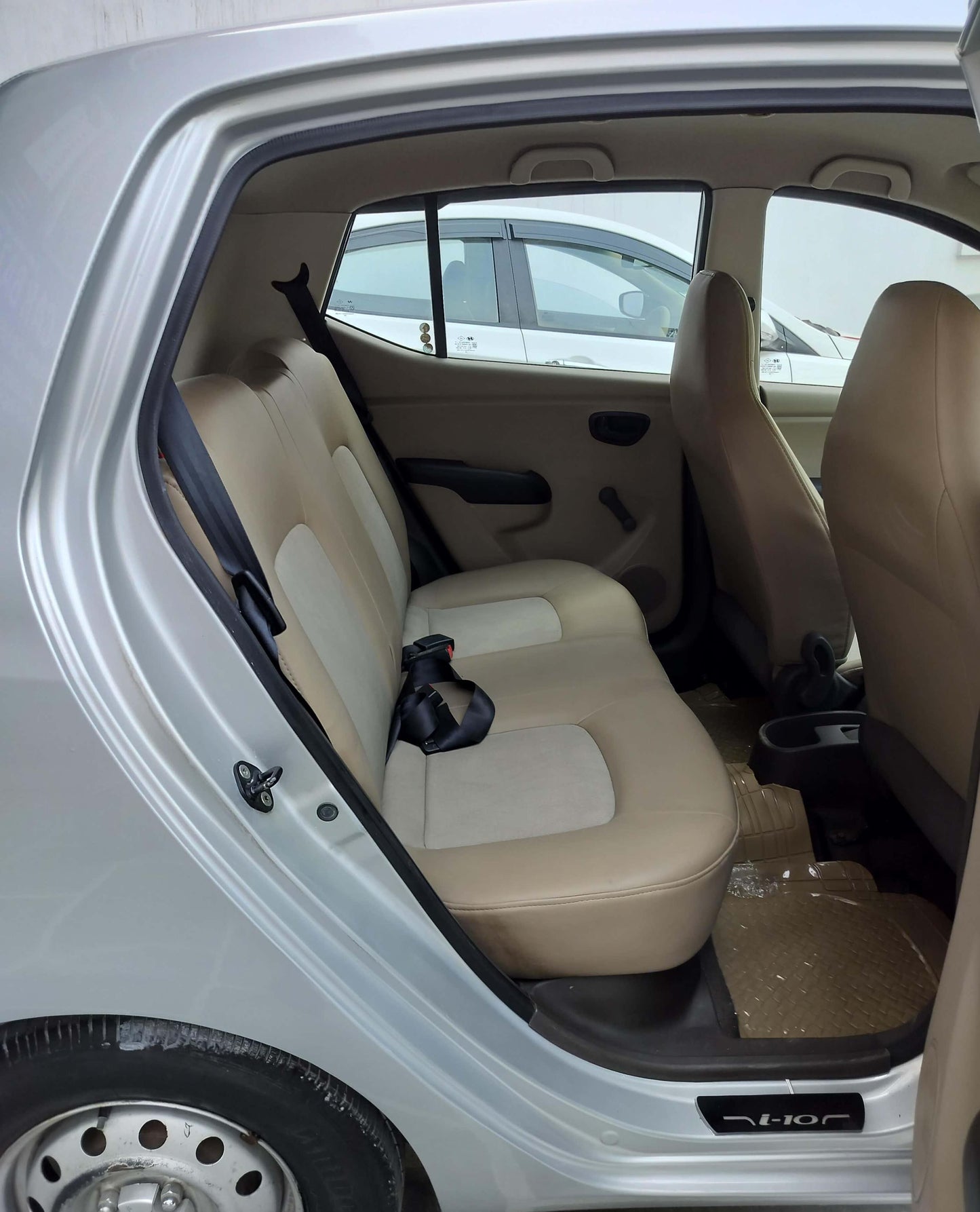 28,000 KMS HYUNDAI I10 ERA PETROL (2013)