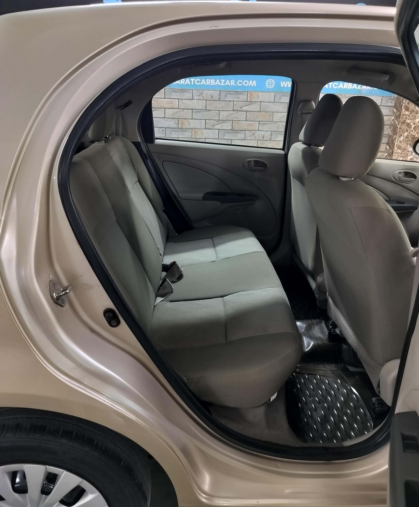 46,000 KMS TOYOTA ETIOS LIVA PETROL (2015)