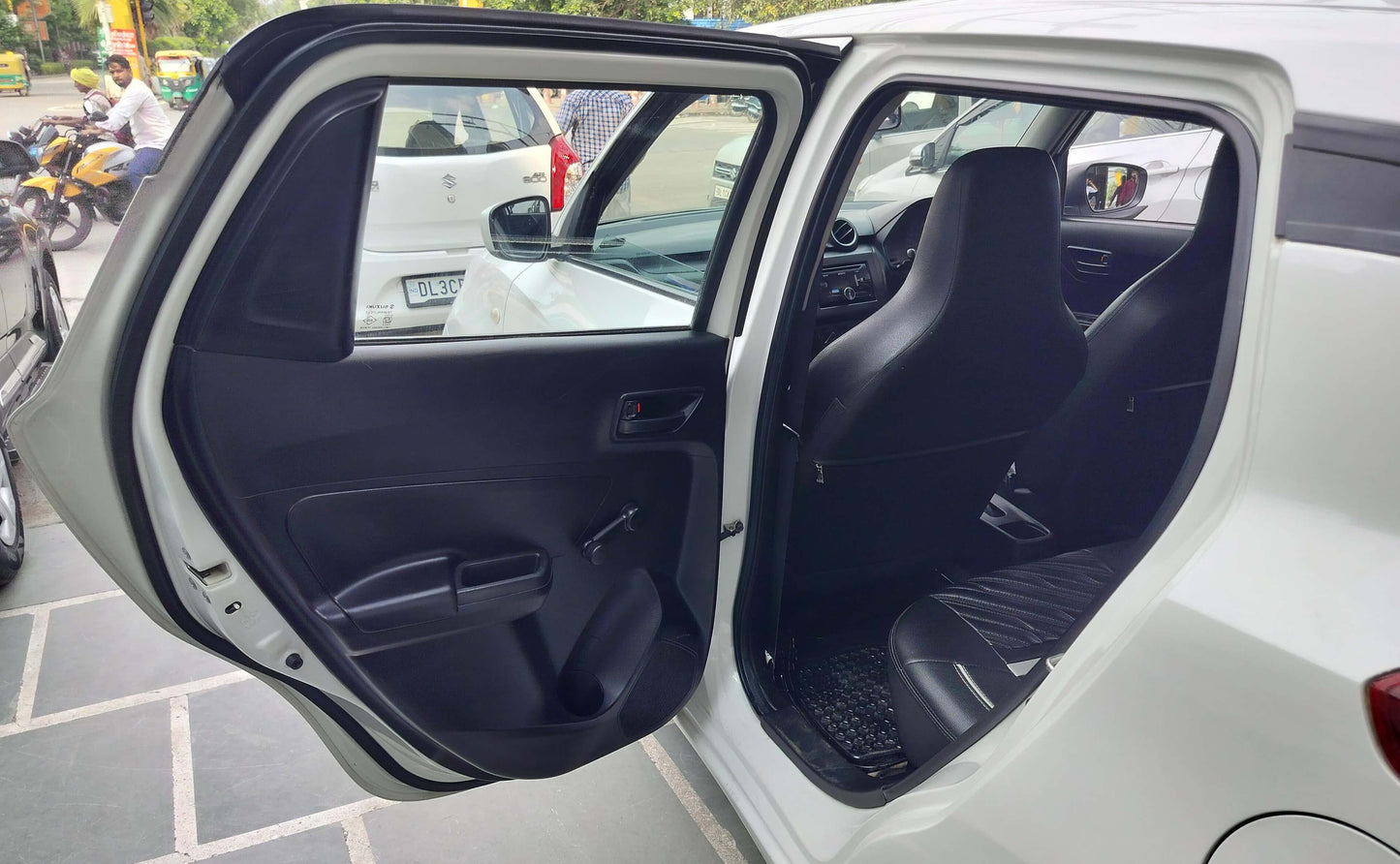 MARUTI SWIFT LXI PETROL (2020)